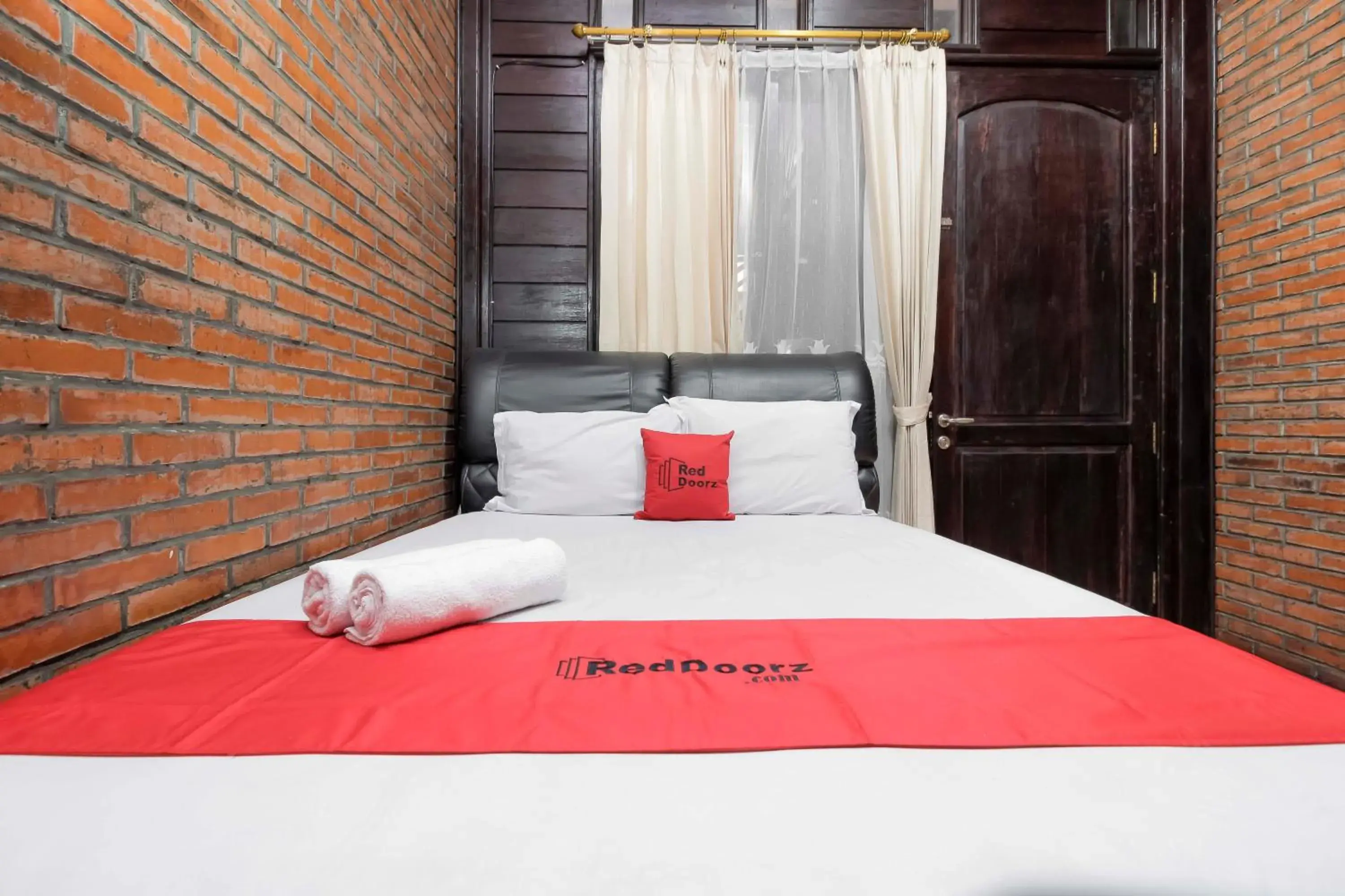 Bedroom, Bed in RedDoorz @ Cilandak Timur