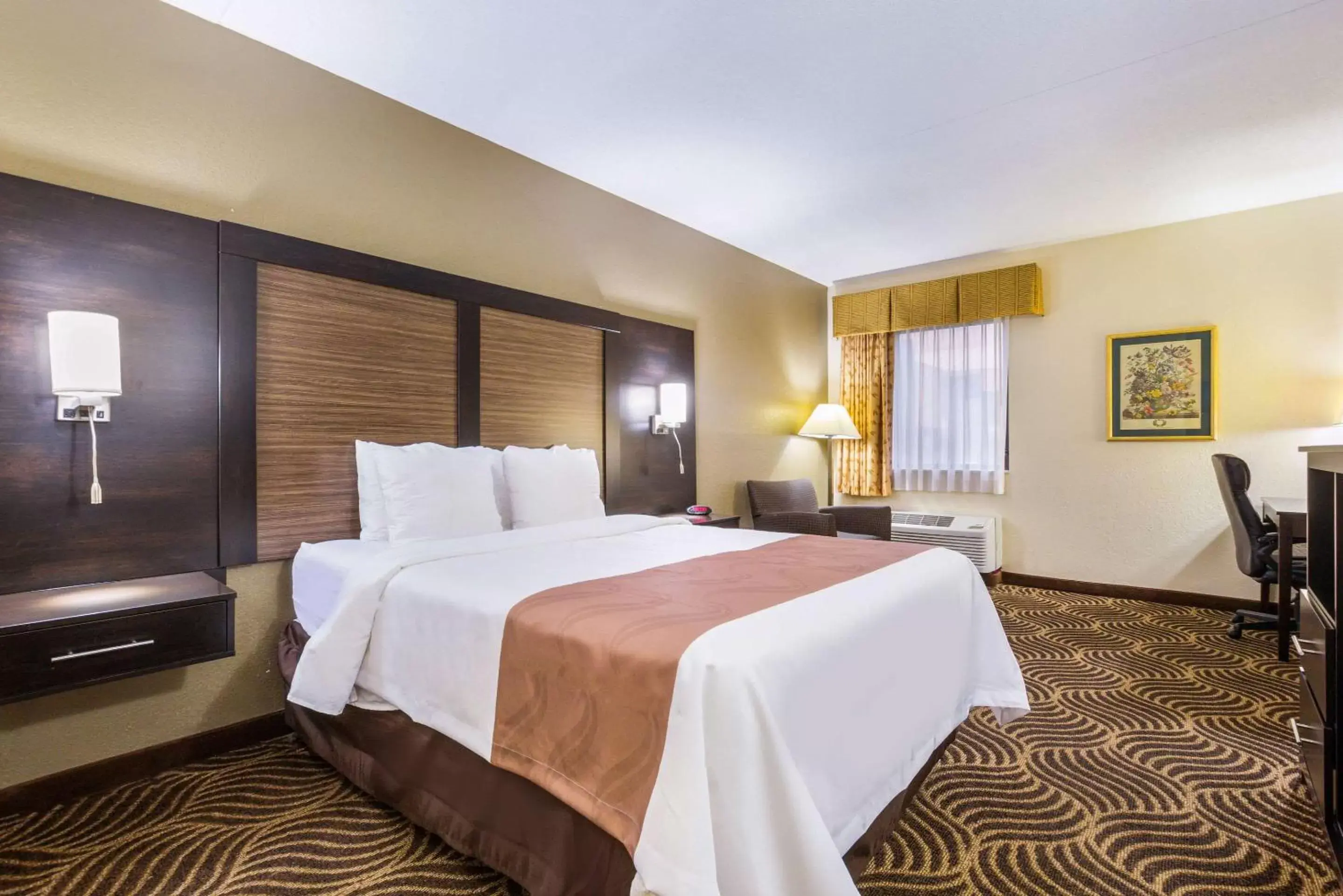 Photo of the whole room, Bed in Quality Inn & Suites Florence- Cincinnati South