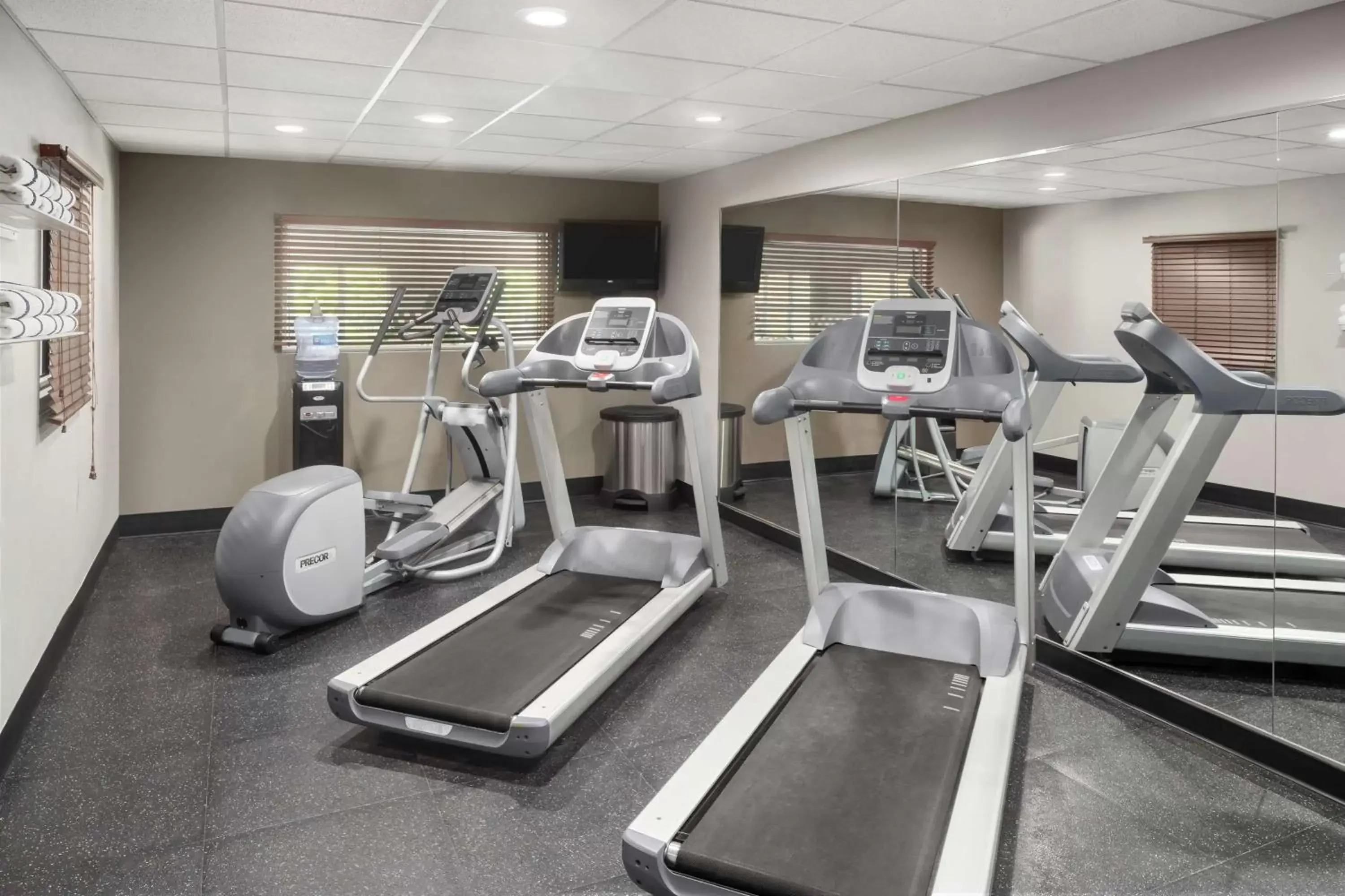 Activities, Fitness Center/Facilities in Country Inn & Suites by Radisson, Louisville South, KY