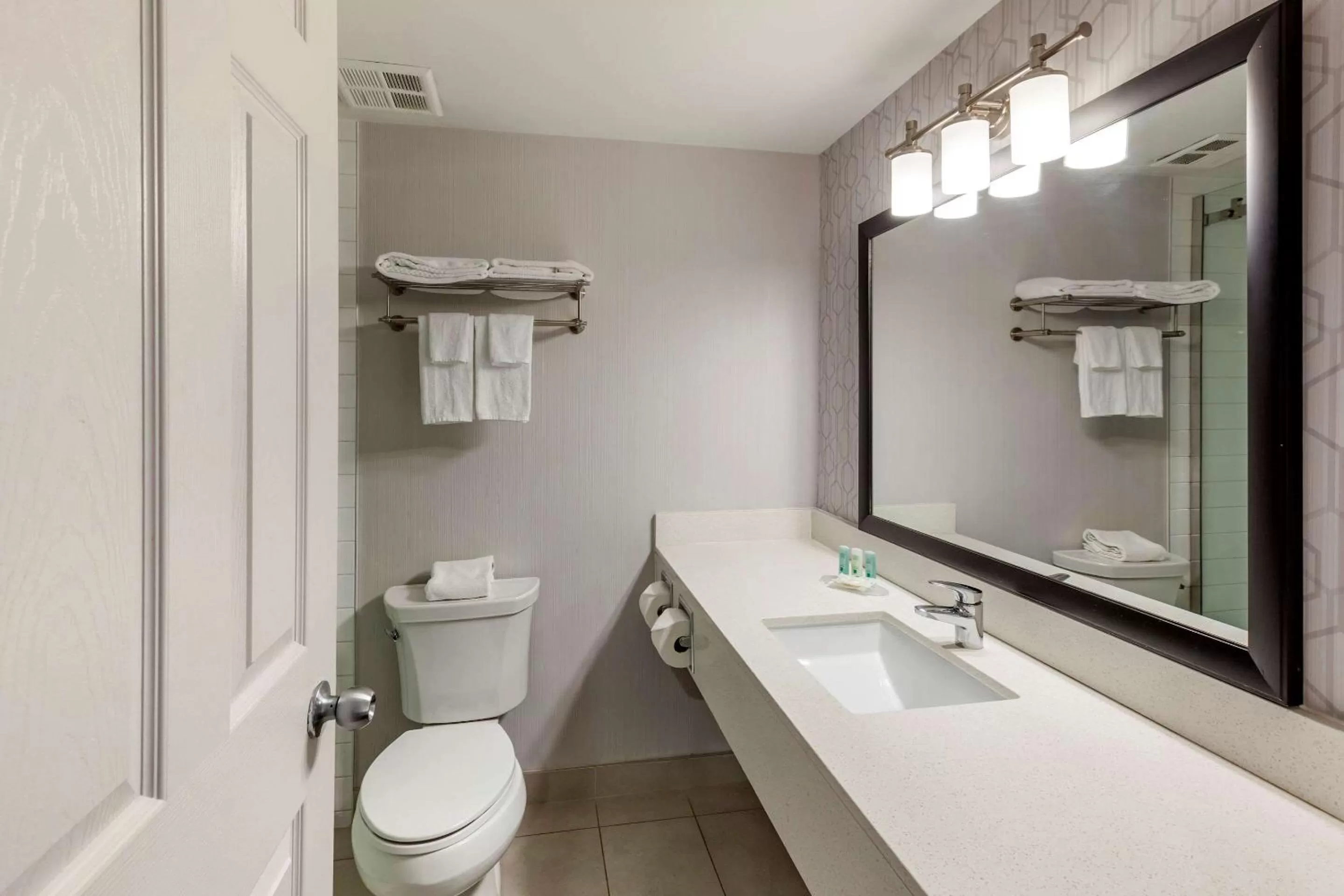 Bedroom in Quality Inn Airport West