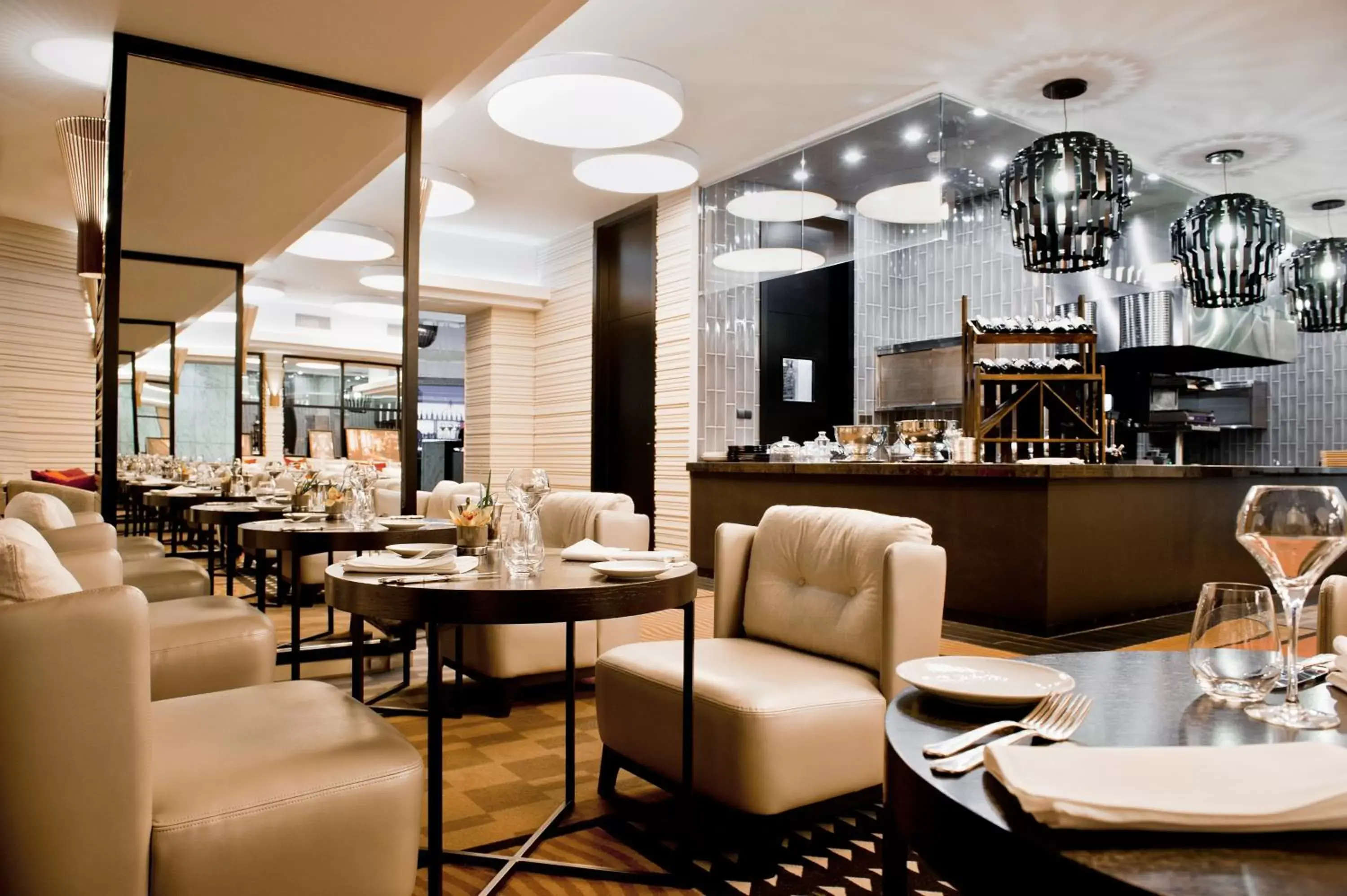 Restaurant/Places to Eat in Sofitel Warsaw Victoria