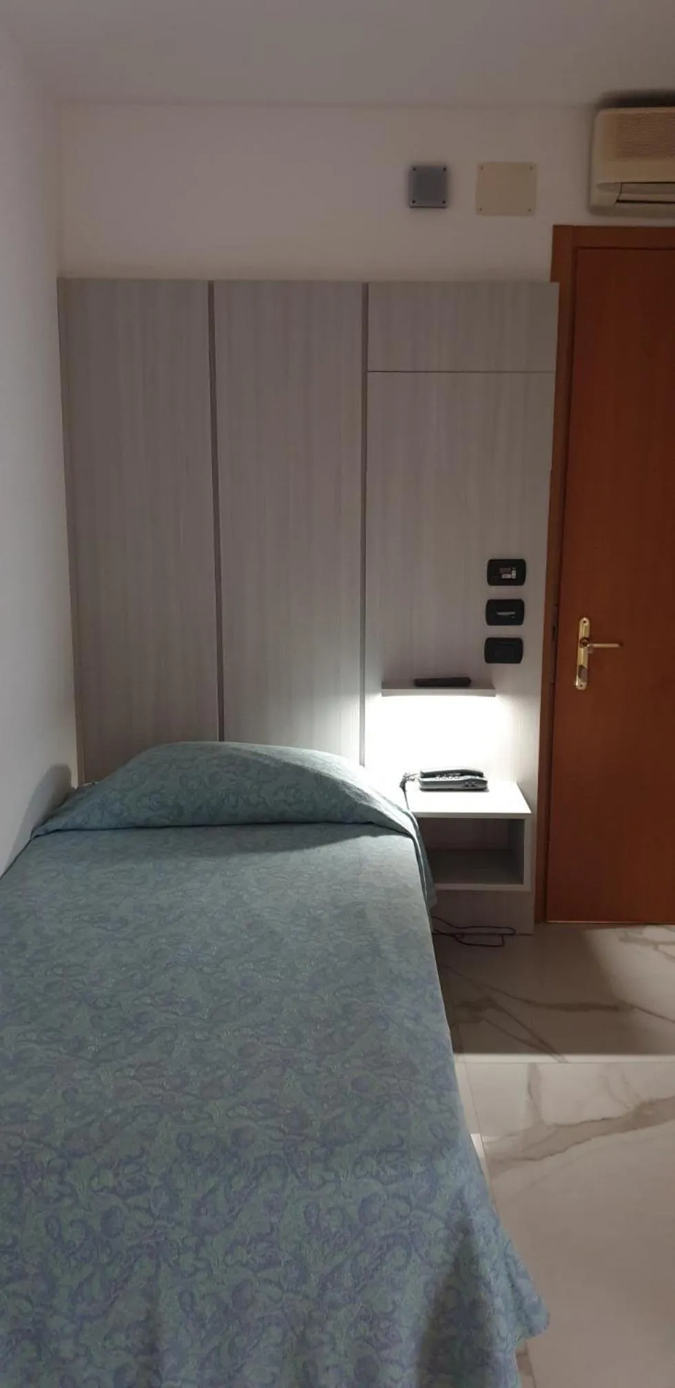 Bed in Columbus Dependance