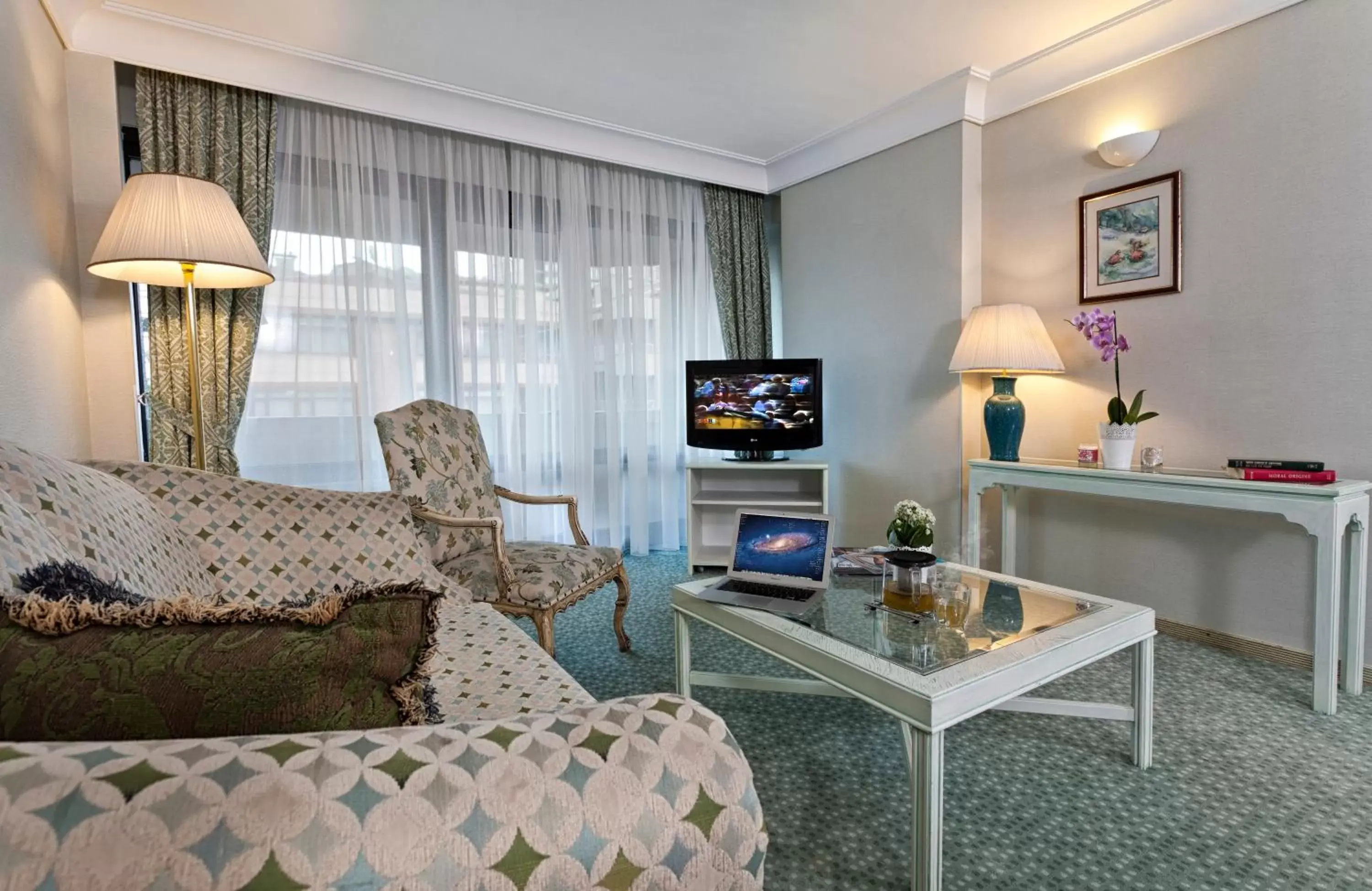 TV and multimedia, Seating Area in Apart Hotel Best