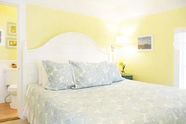 King Studio in 2 River Road Inn Cottages