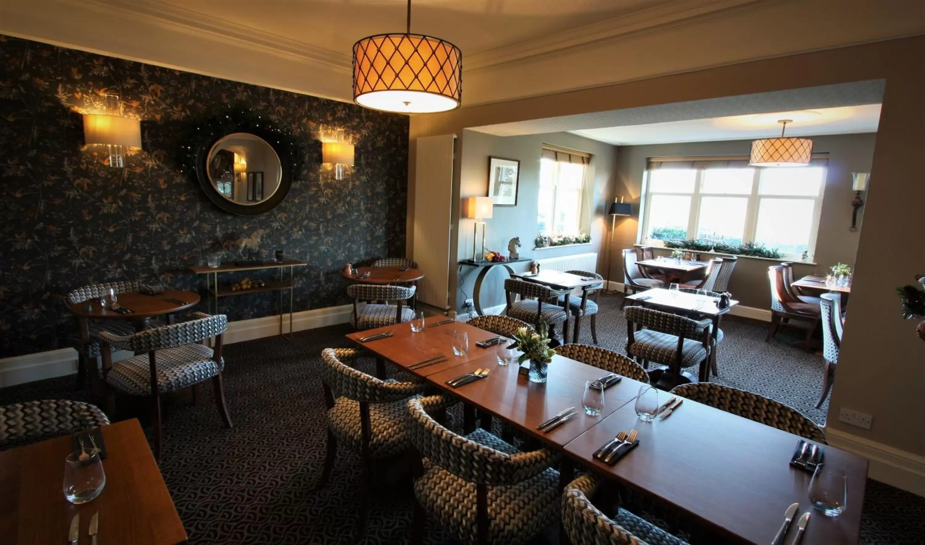 Restaurant/Places to Eat in Ravenstone Manor