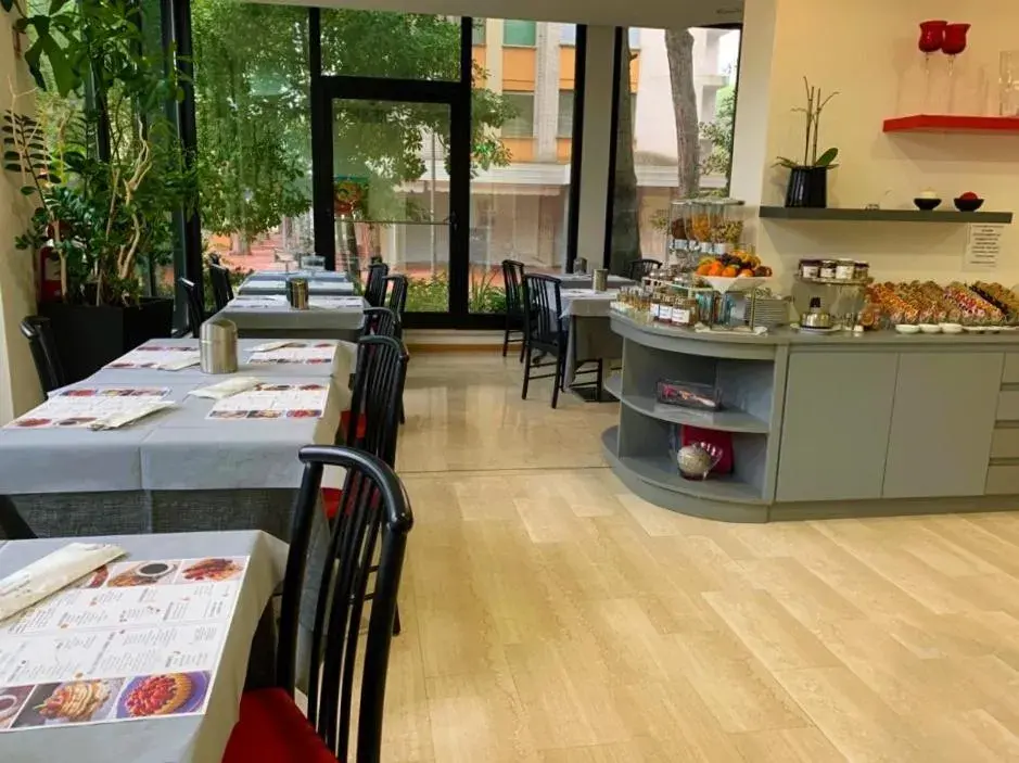 Restaurant/Places to Eat in Hotel Logonovo