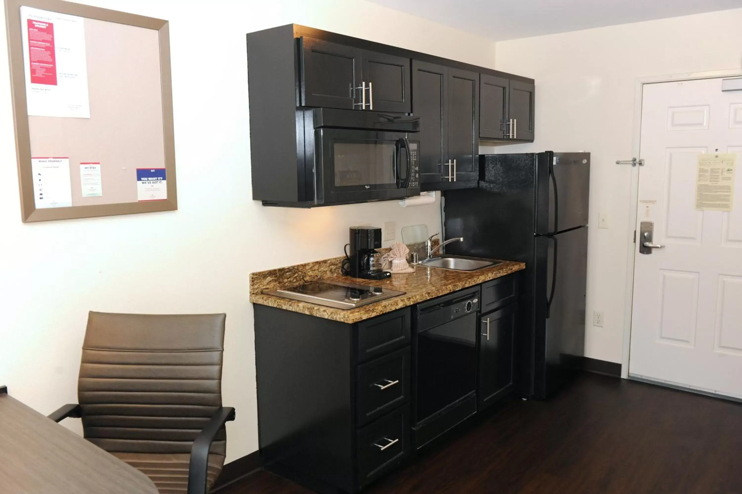 Photo of the whole room, Kitchen/Kitchenette in Candlewood Suites Santa Maria, an IHG Hotel