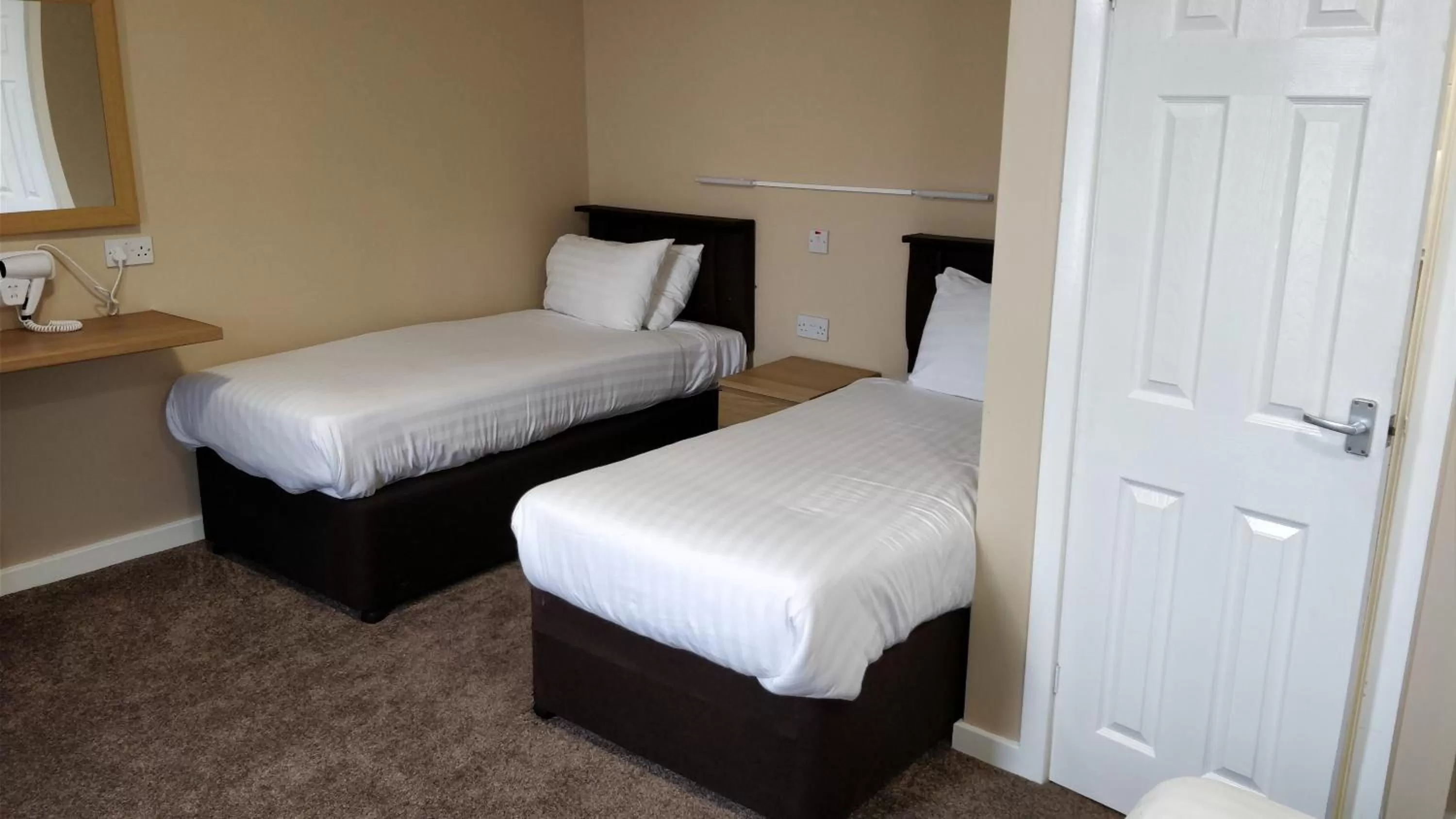 Bedroom, Bed in The Lawton