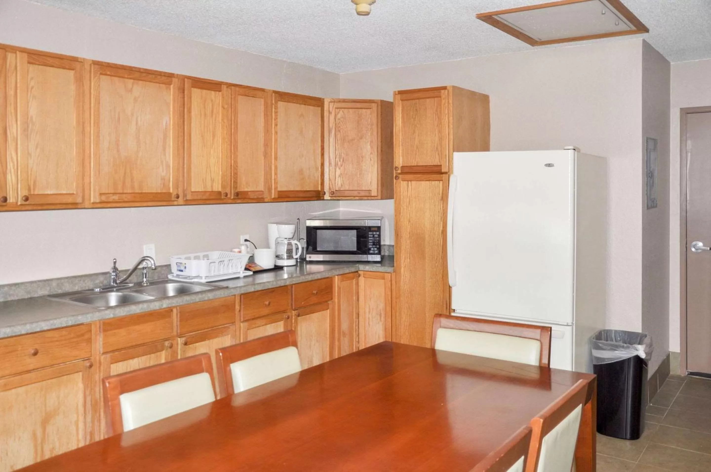 Photo of the whole room in Rodeway Inn