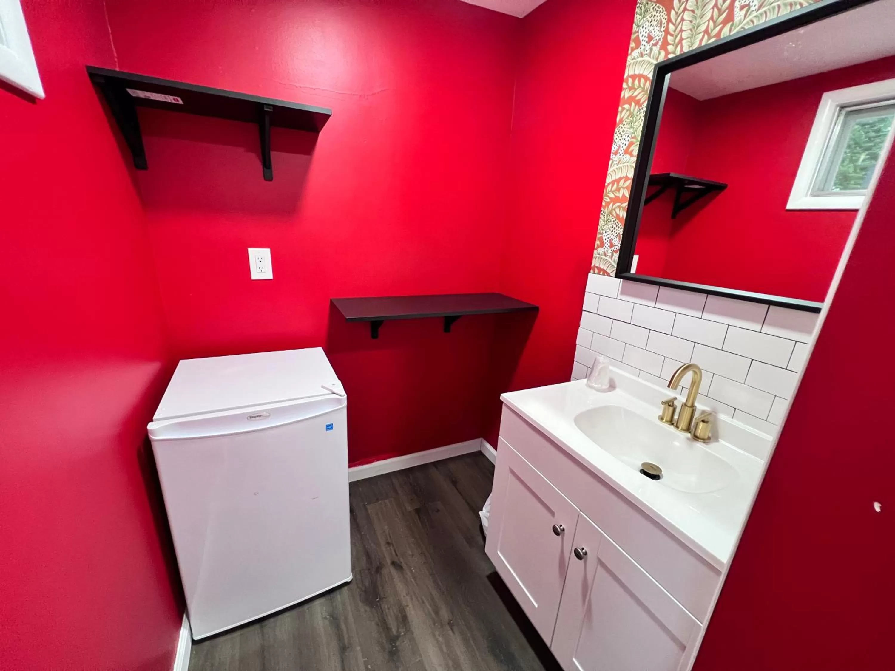 kitchen in Great Gatsby Motel Inn