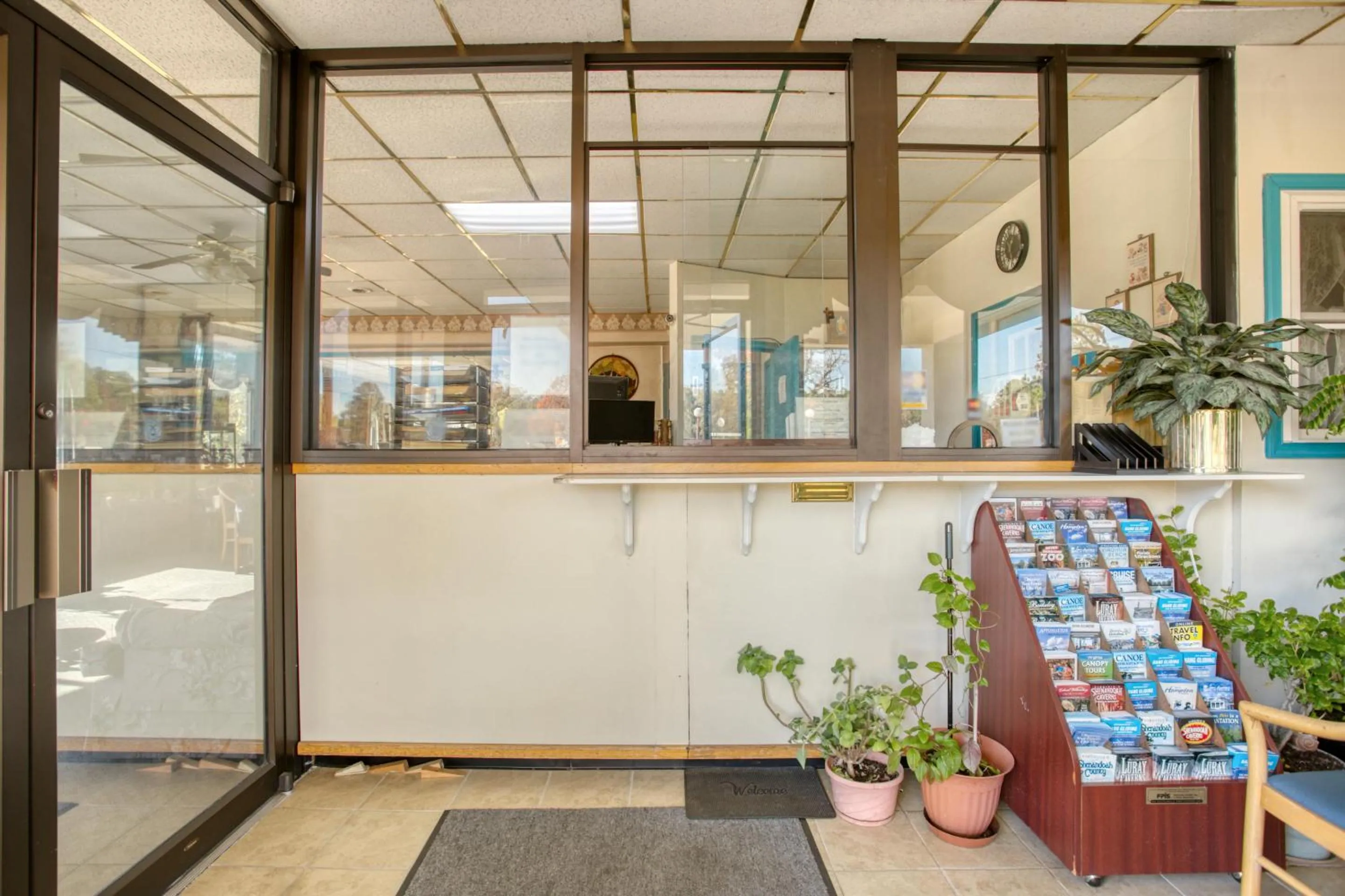 Lobby or reception, Lobby/Reception in OYO Hotel Petersburg VA - Templeton