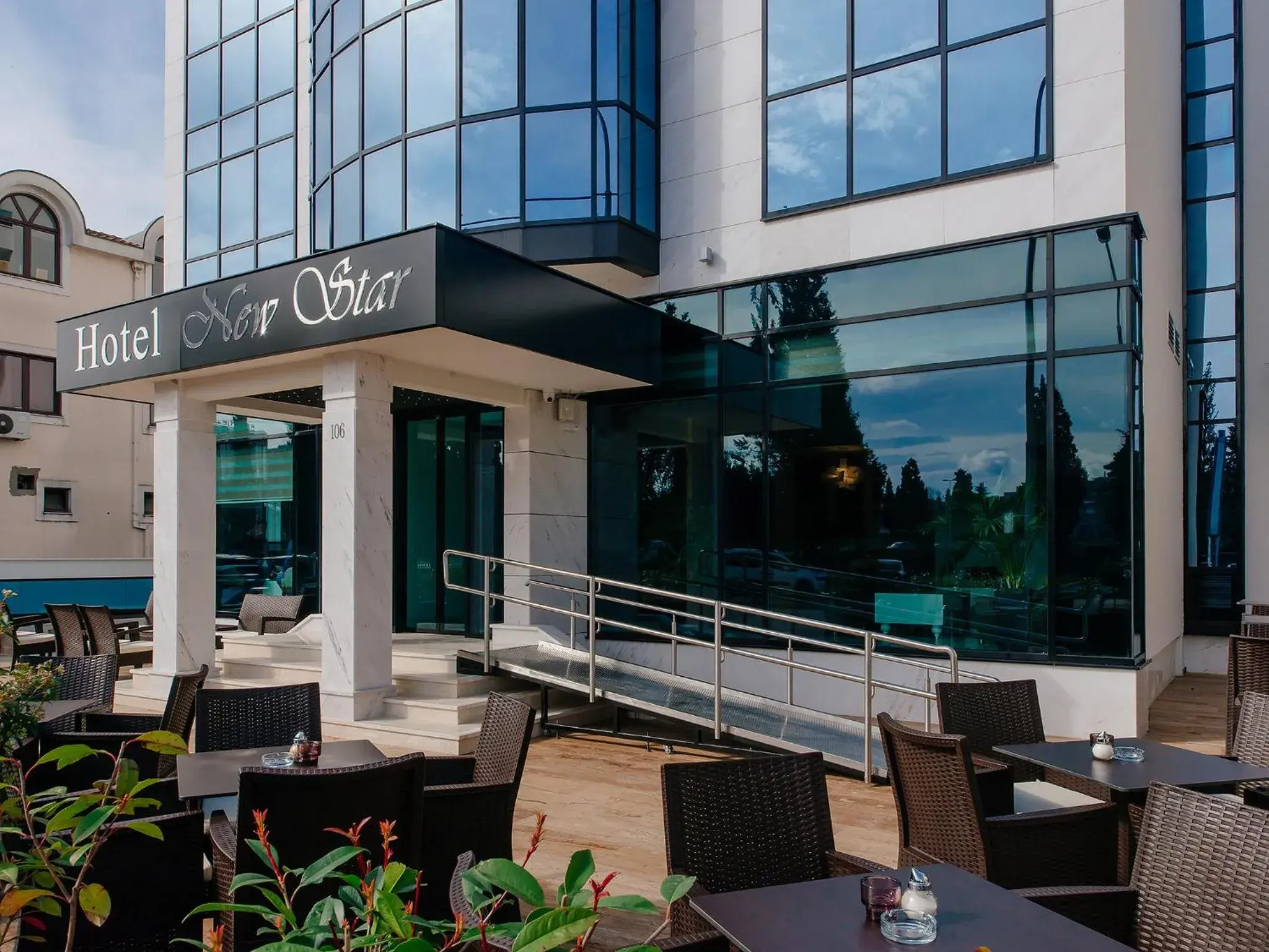 Facade/entrance in Hotel New Star Facade/entrance in Hotel New Star