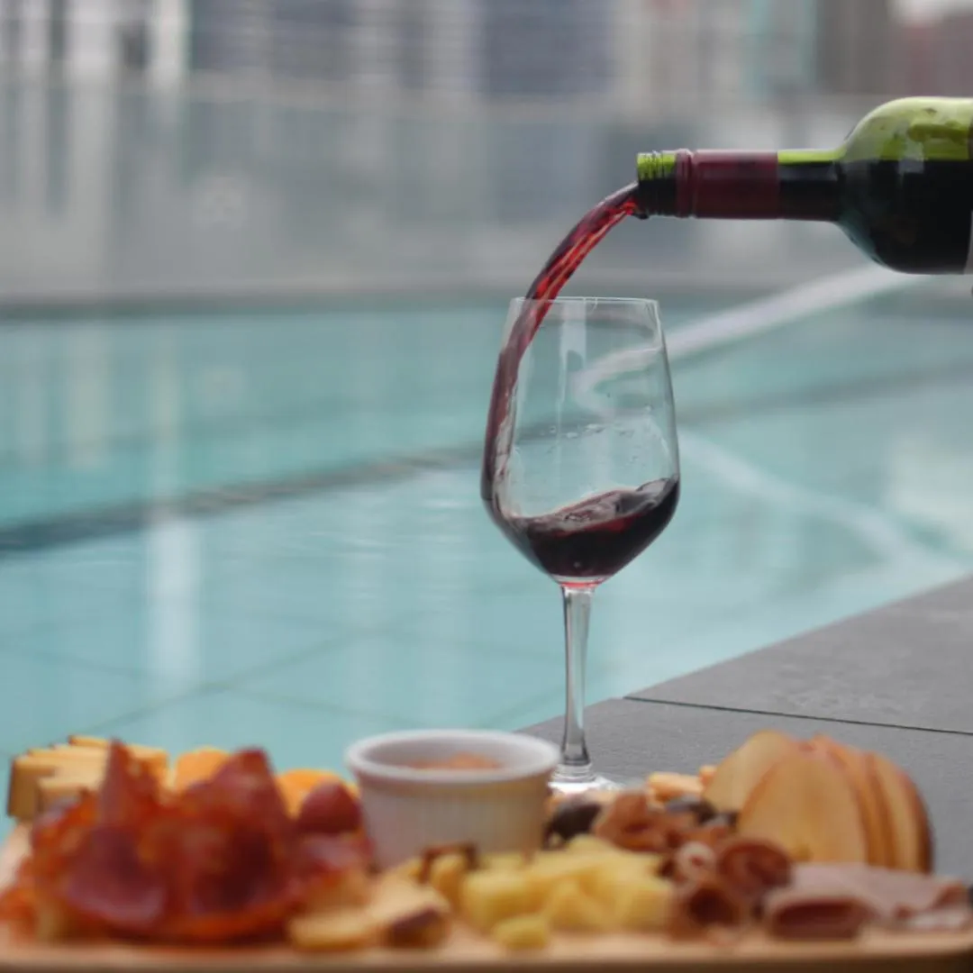 Jade Hotel and Suites