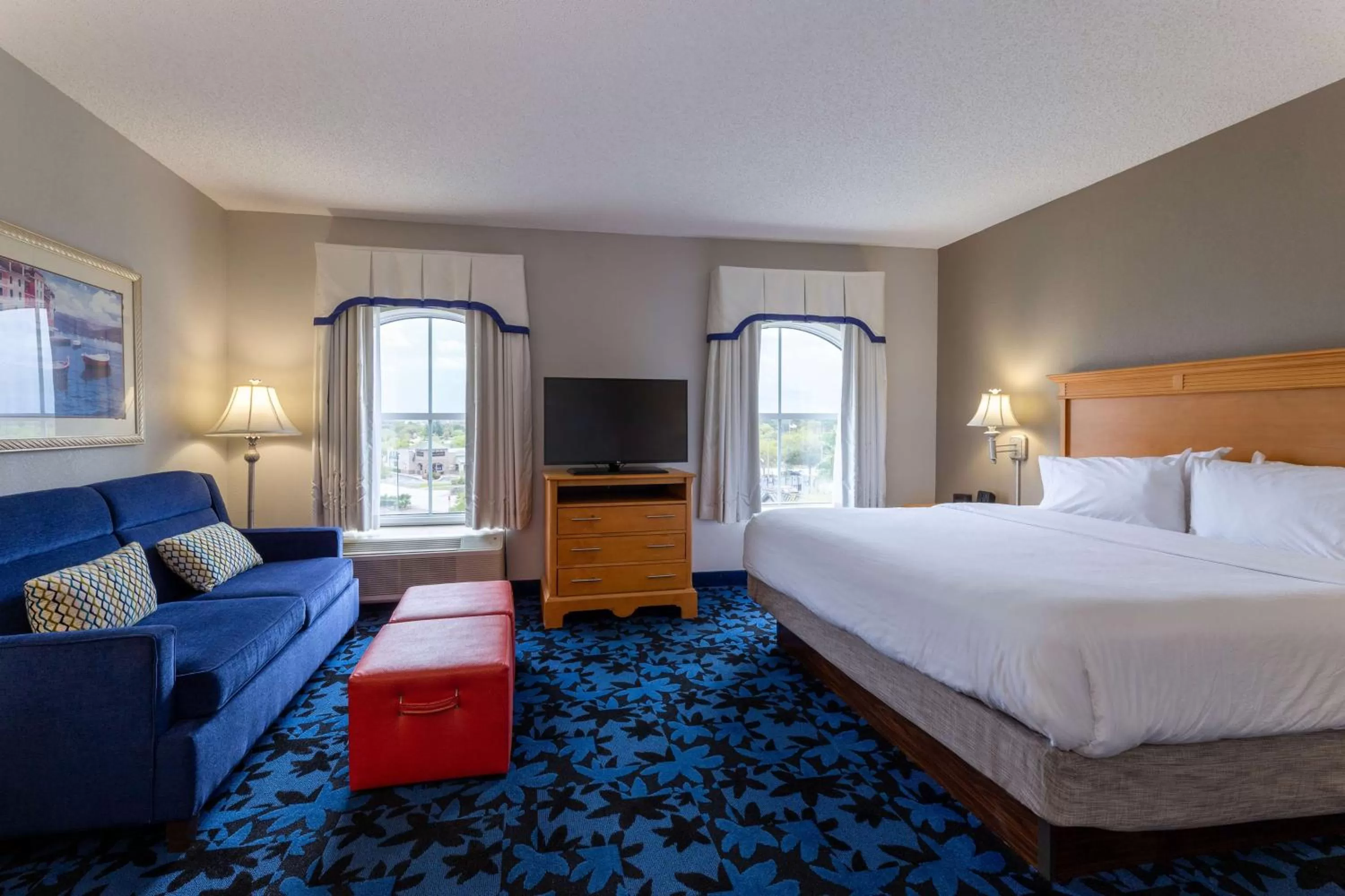 Living room, Bed in Hampton Inn & Suites Jacksonville Deerwood Park