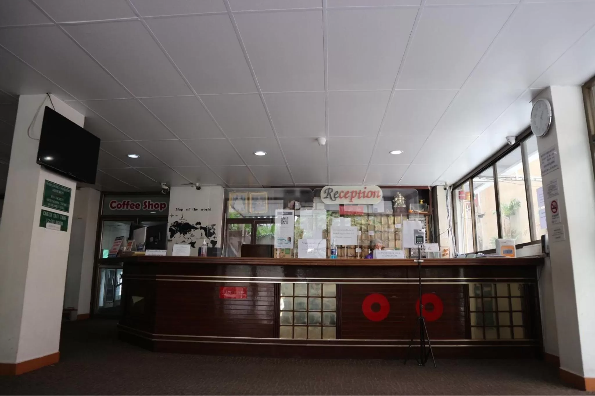 Lobby or reception in Crown BTS Nana Hotel