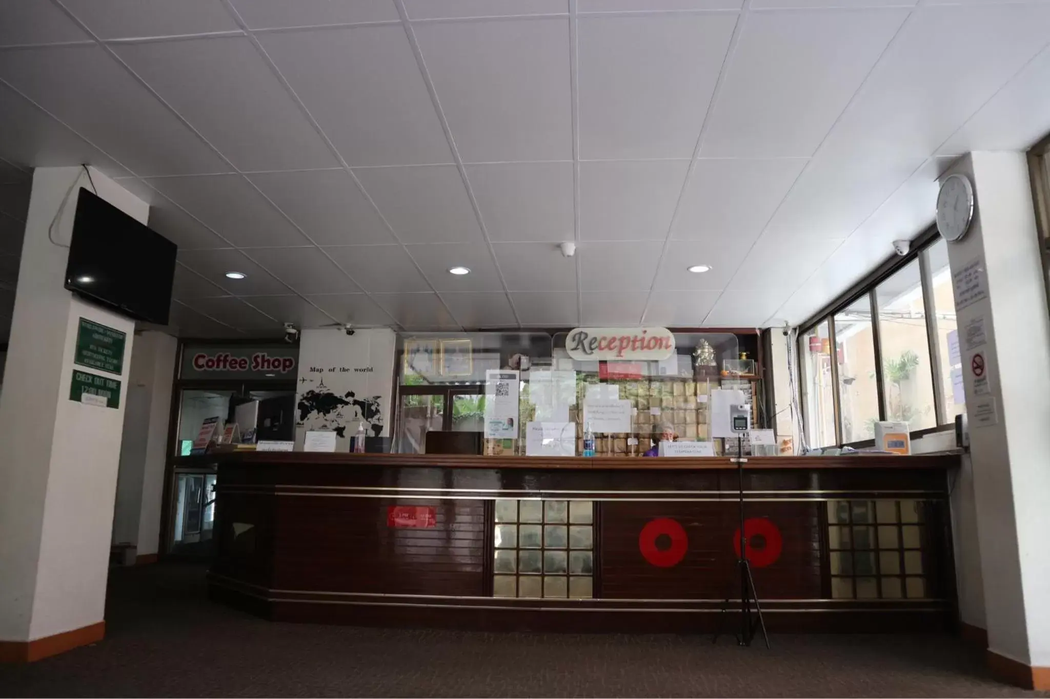 Lobby or reception in Crown BTS Nana Hotel Lobby or reception in Crown BTS Nana Hotel