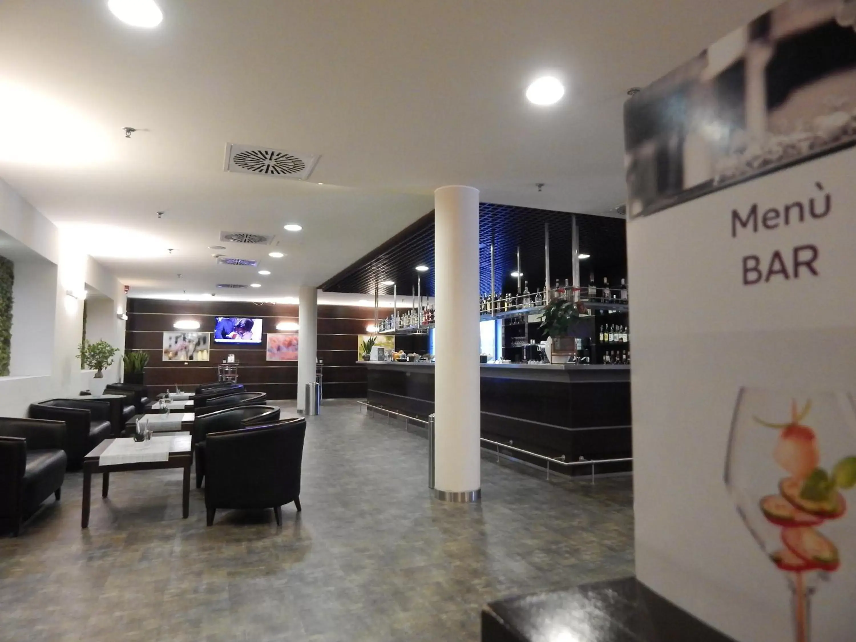 Lobby or reception in Mercure Leonardo da Vinci Rome Airport