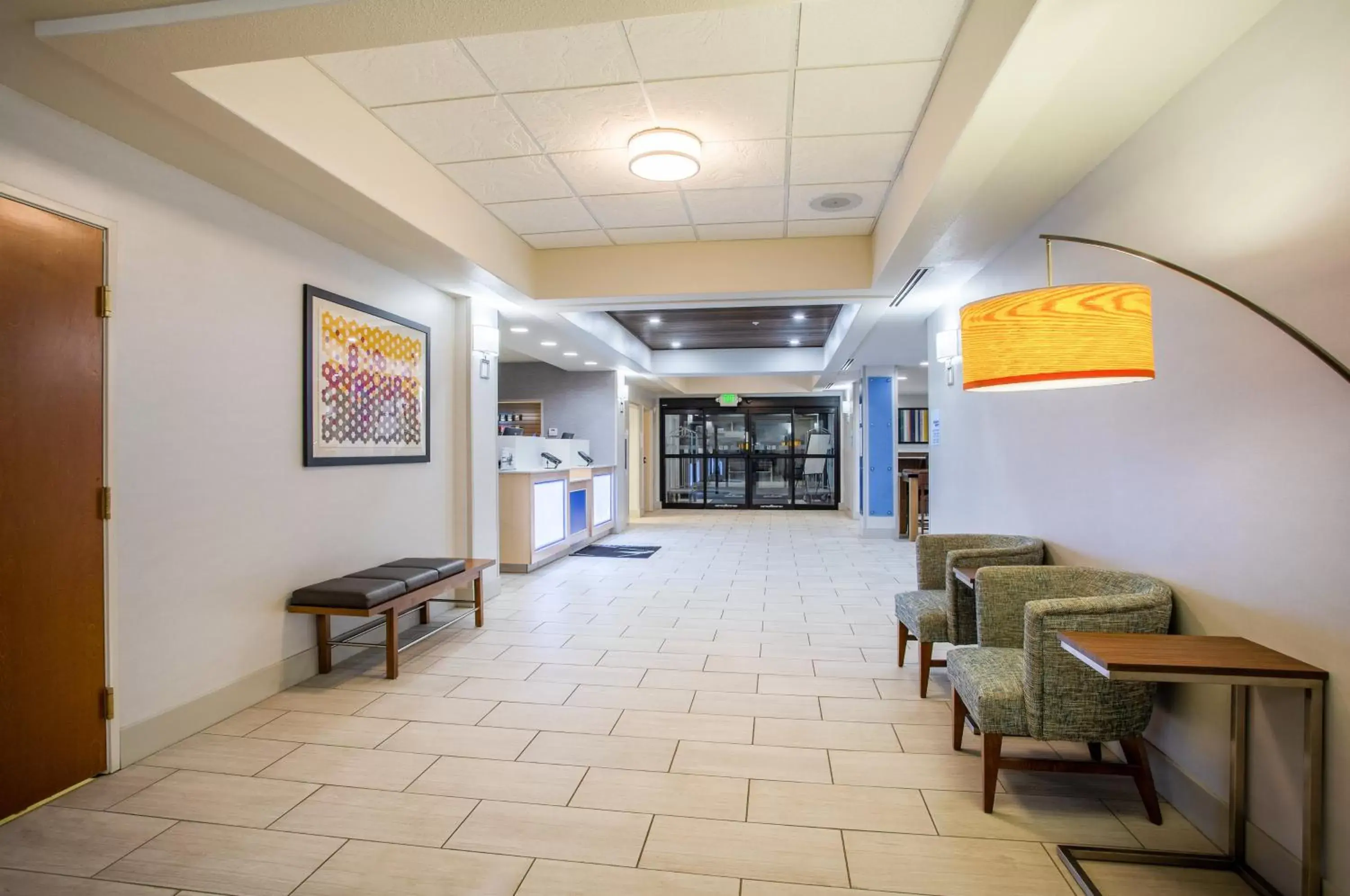 Property building, Lobby/Reception in Holiday Inn Express Hotel & Suites Lewisburg, an IHG Hotel