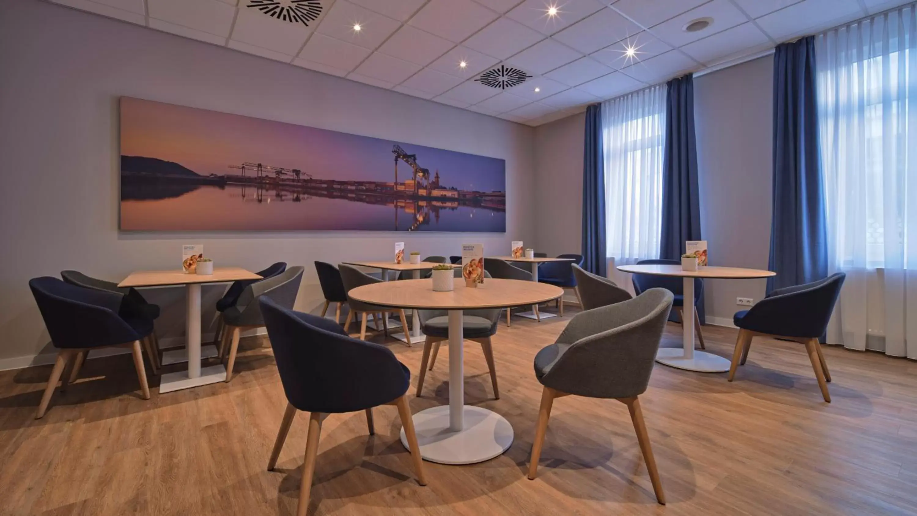 Breakfast, Restaurant/Places to Eat in Holiday Inn Express Dortmund, an IHG Hotel