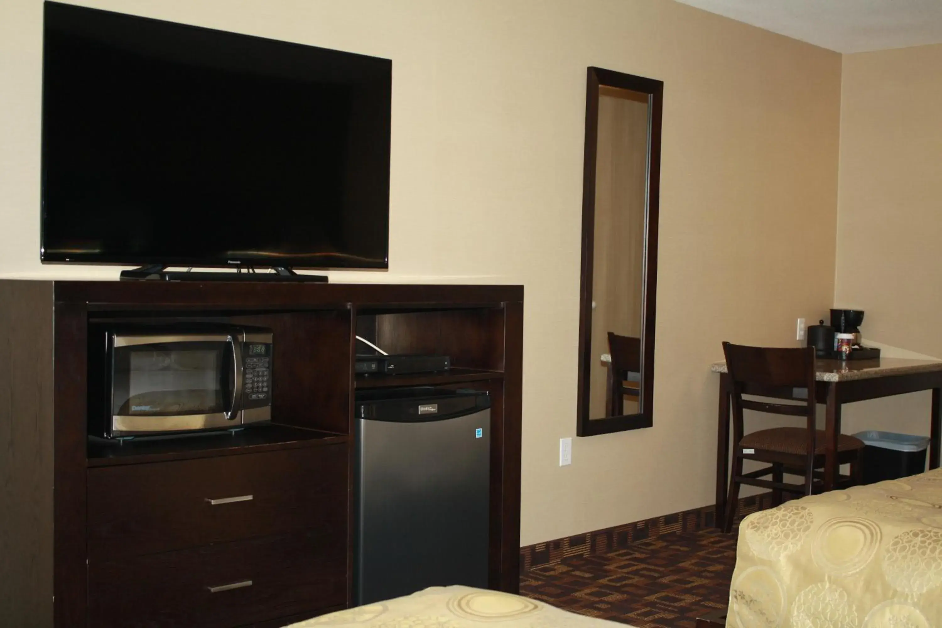 TV/Entertainment Center in Chinook Inn