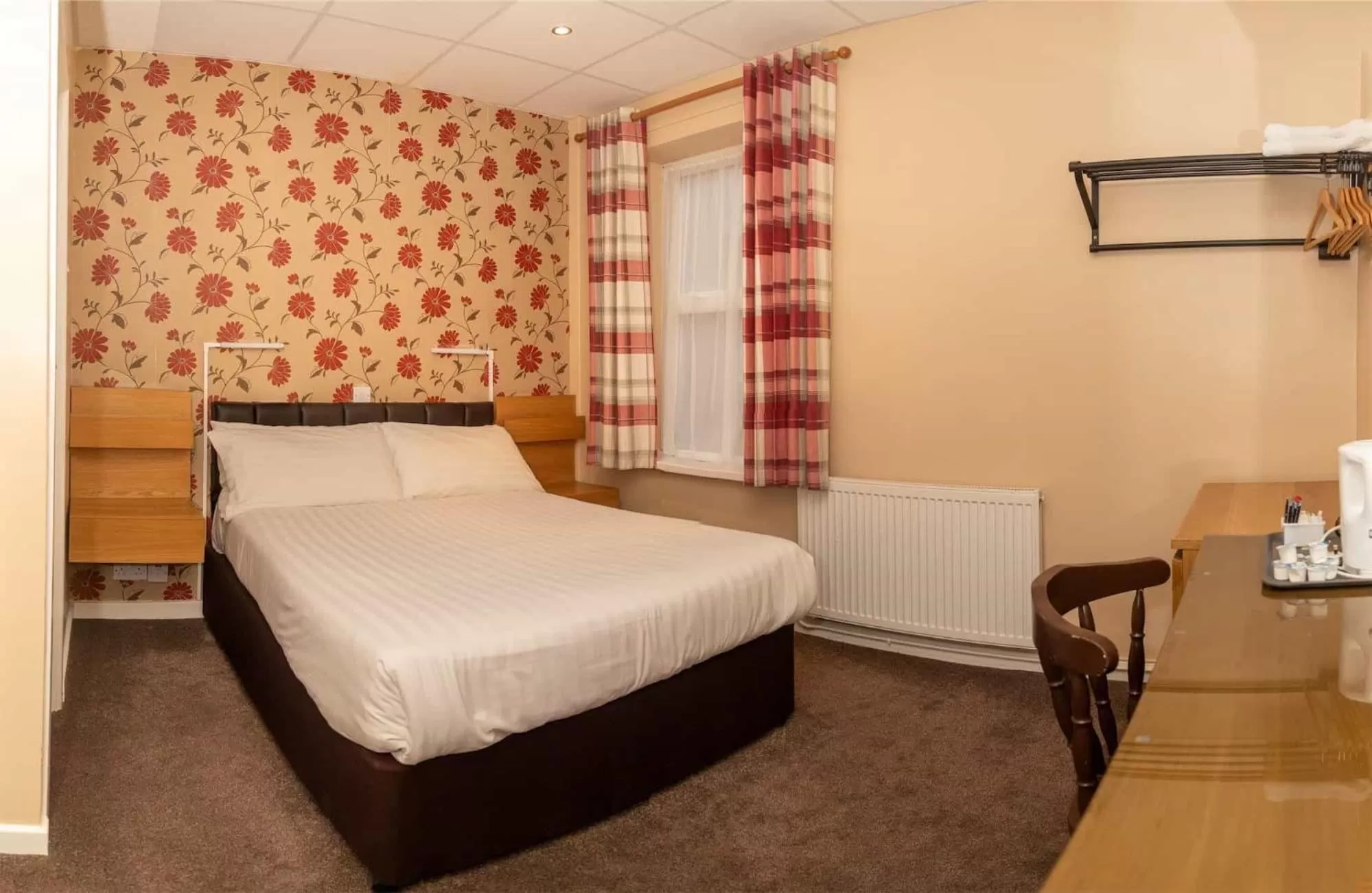 Bedroom, Bed in The Lawton