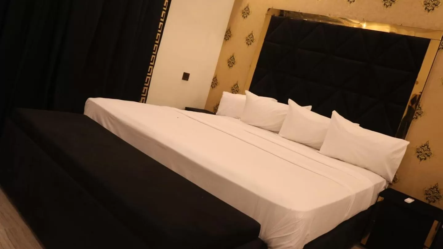 Bed in HOTEL DE SMART Multan