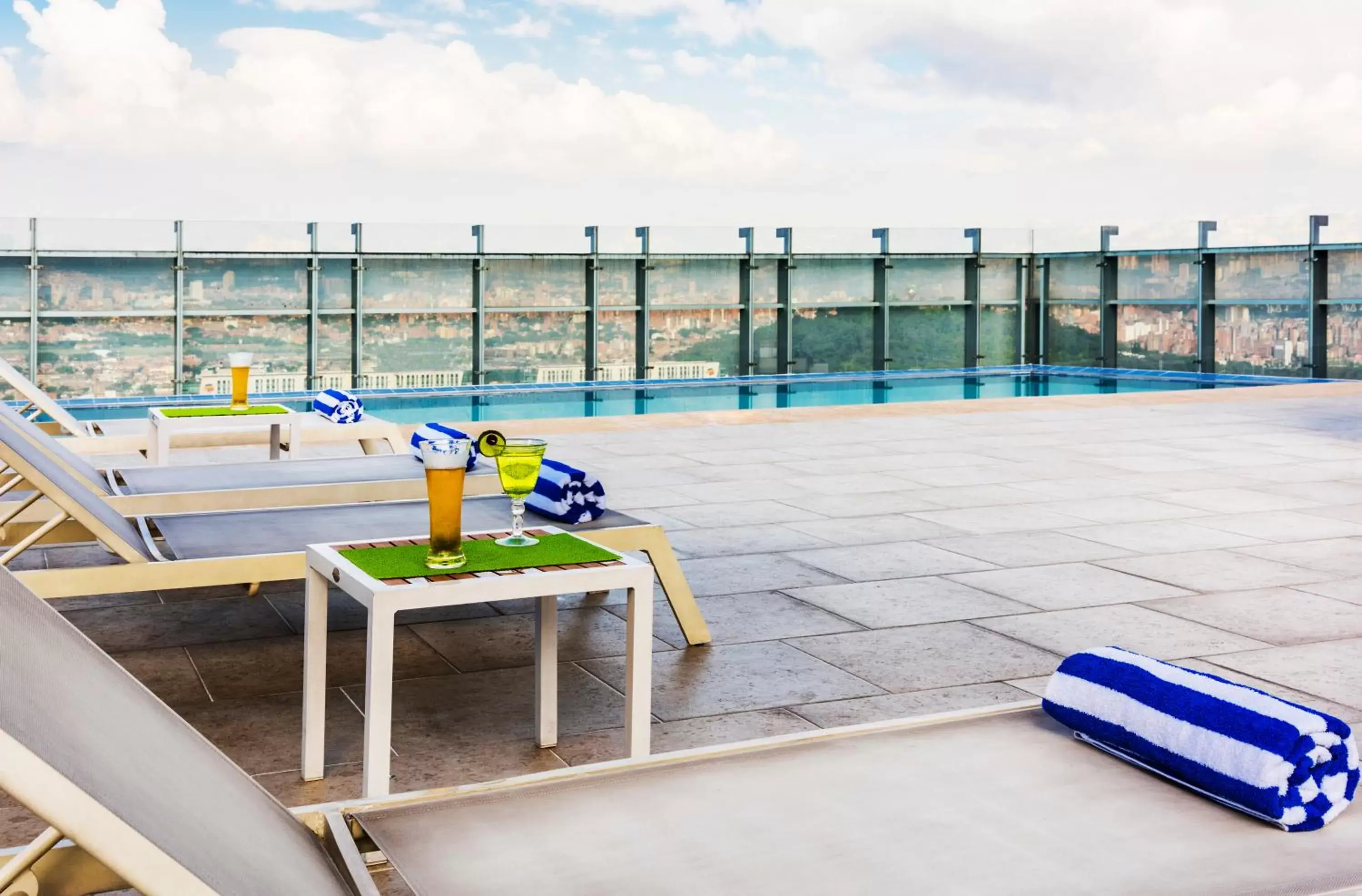 Swimming pool in La Quinta by Wyndham Medellin