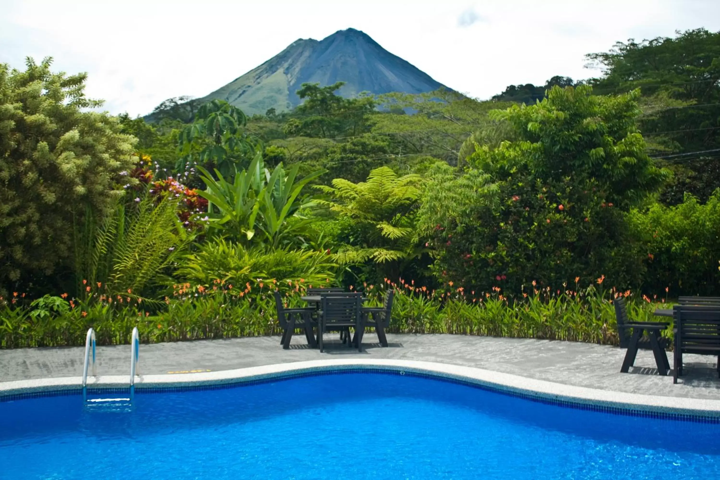 Swimming pool in Volcano Lodge, Hotel & Thermal Experience Swimming pool in Volcano Lodge, Hotel & Thermal Experience