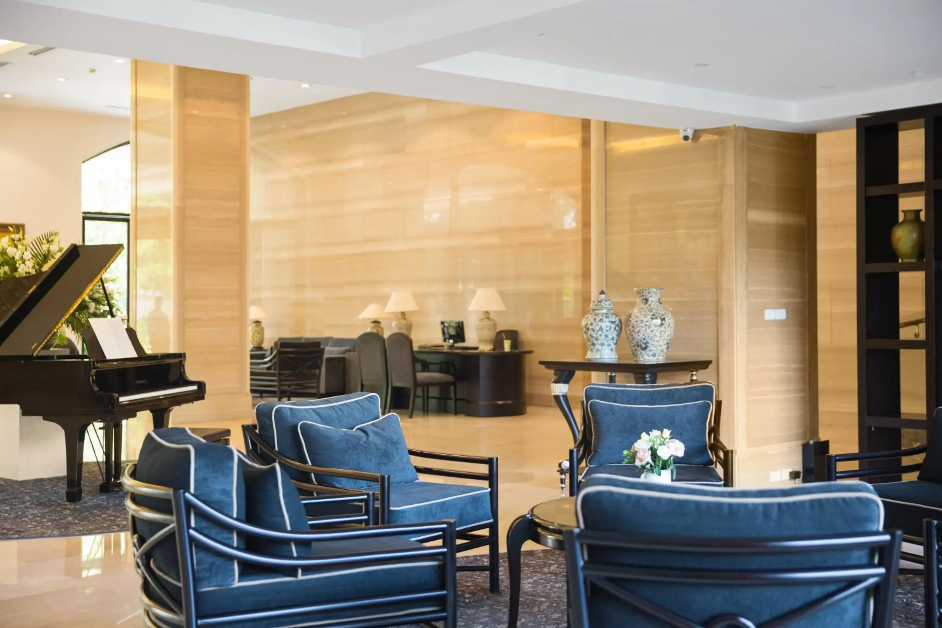 Lobby or reception, Restaurant/Places to Eat in Elegant Suites Westlake