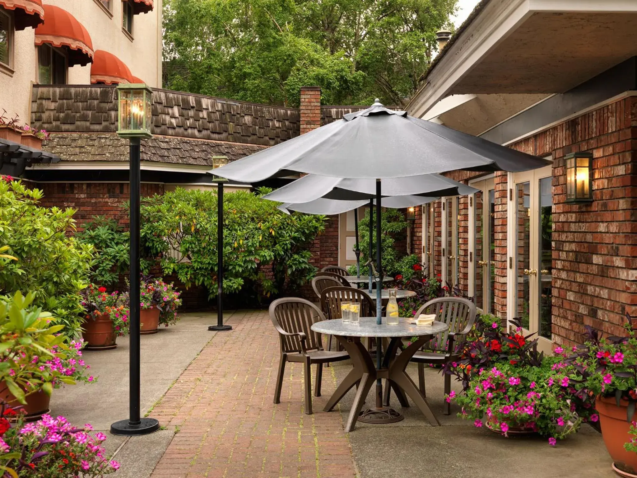 Restaurant/places to eat in Royal Scot Hotel & Suites Restaurant/places to eat in Royal Scot Hotel & Suites