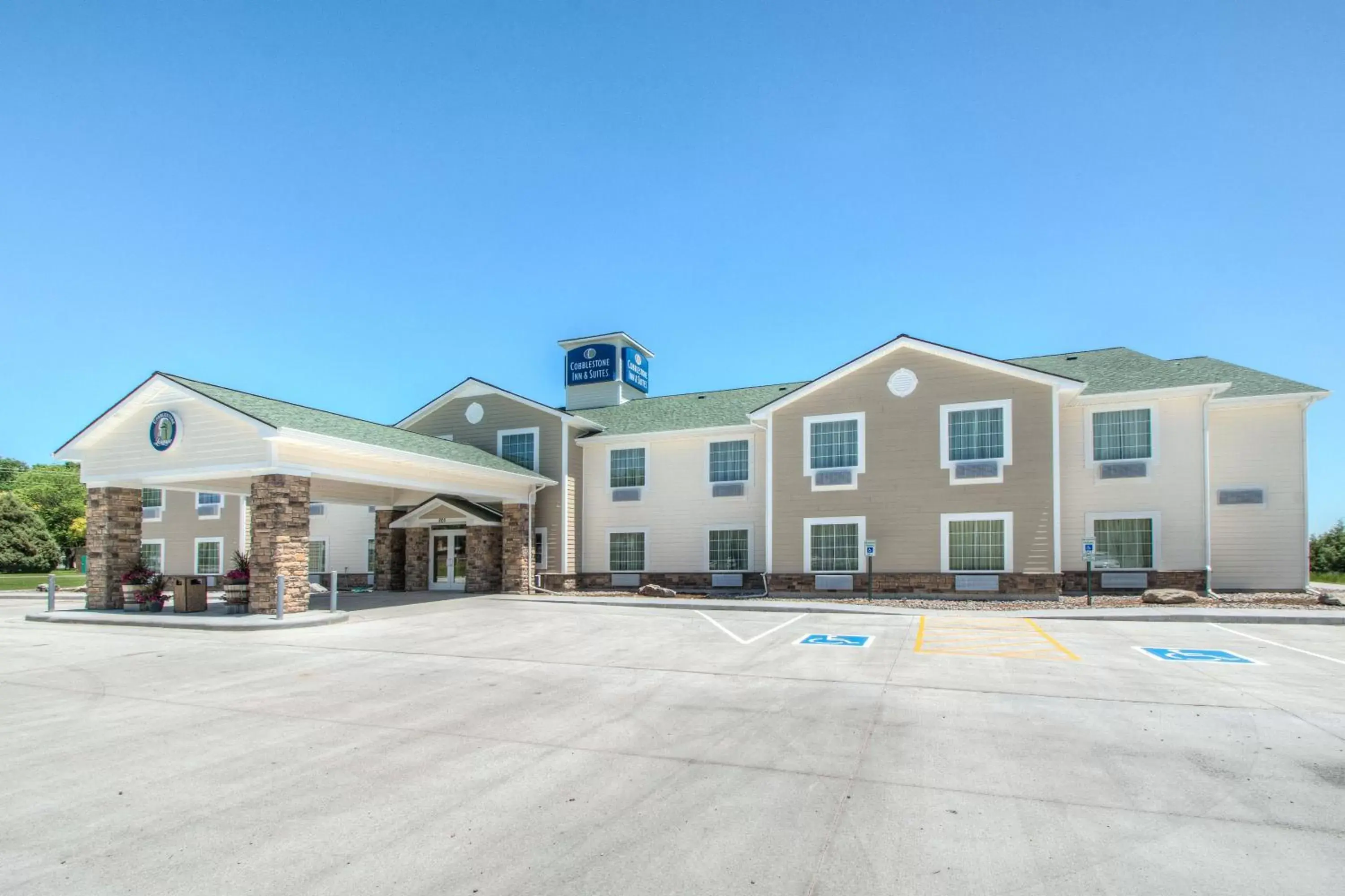 Facade/entrance, Property Building in Cobblestone Inn & Suites - Holyoke