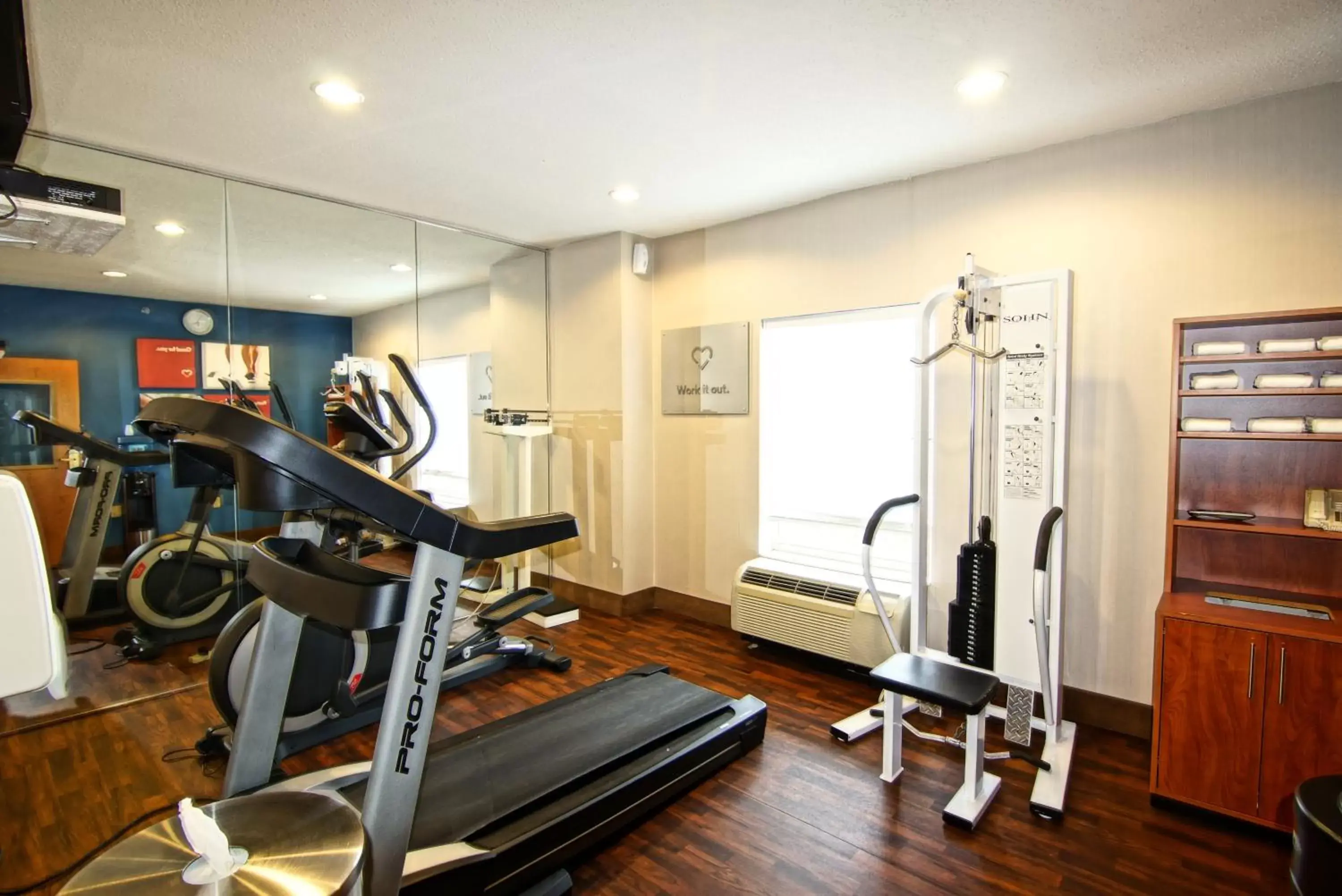 Fitness centre/facilities in Comfort Suites Near University Fitness centre/facilities in Comfort Suites Near University