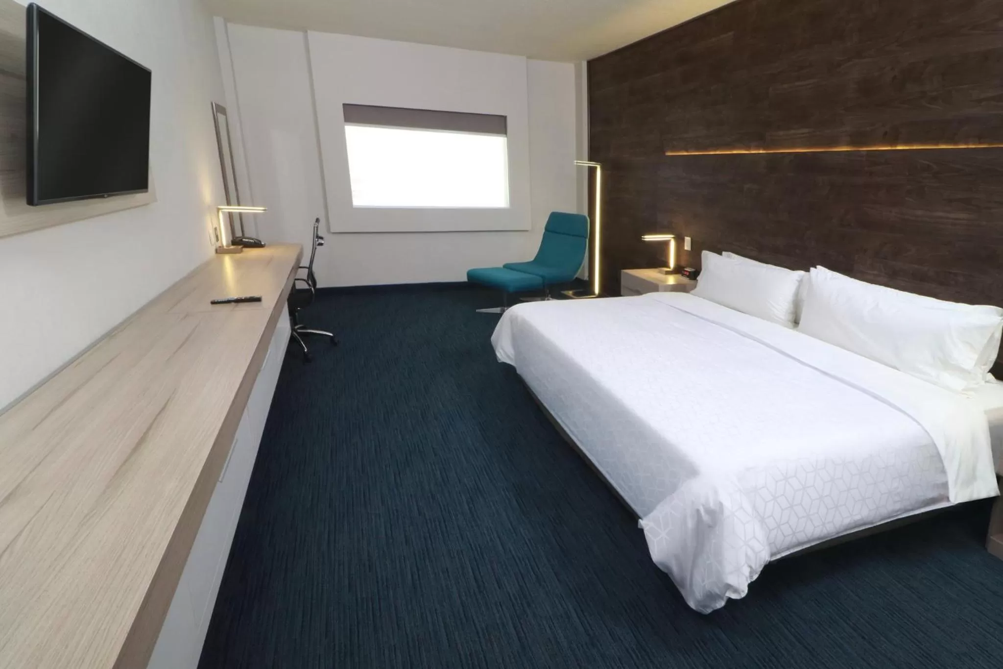 Photo of the whole room, Bed in Holiday Inn Express San Luis Potosí by IHG
