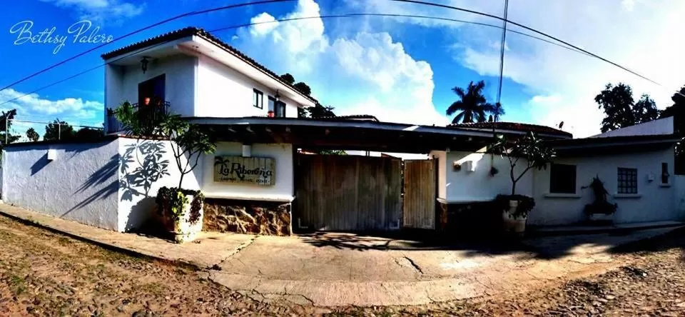 Property building in Hotel La Ribereña