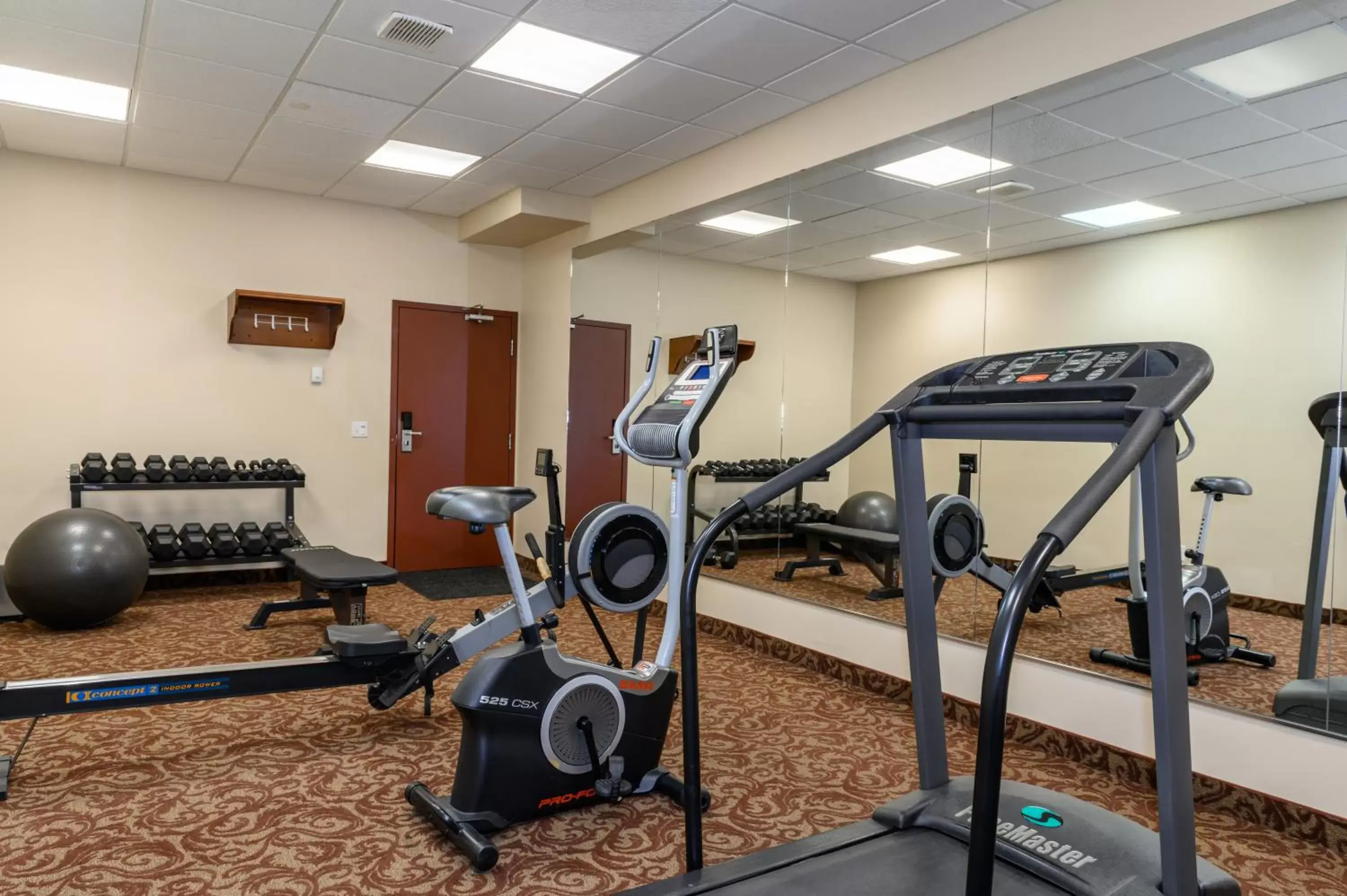 Fitness centre/facilities in Super 8 by Wyndham Cochrane Fitness centre/facilities in Super 8 by Wyndham Cochrane