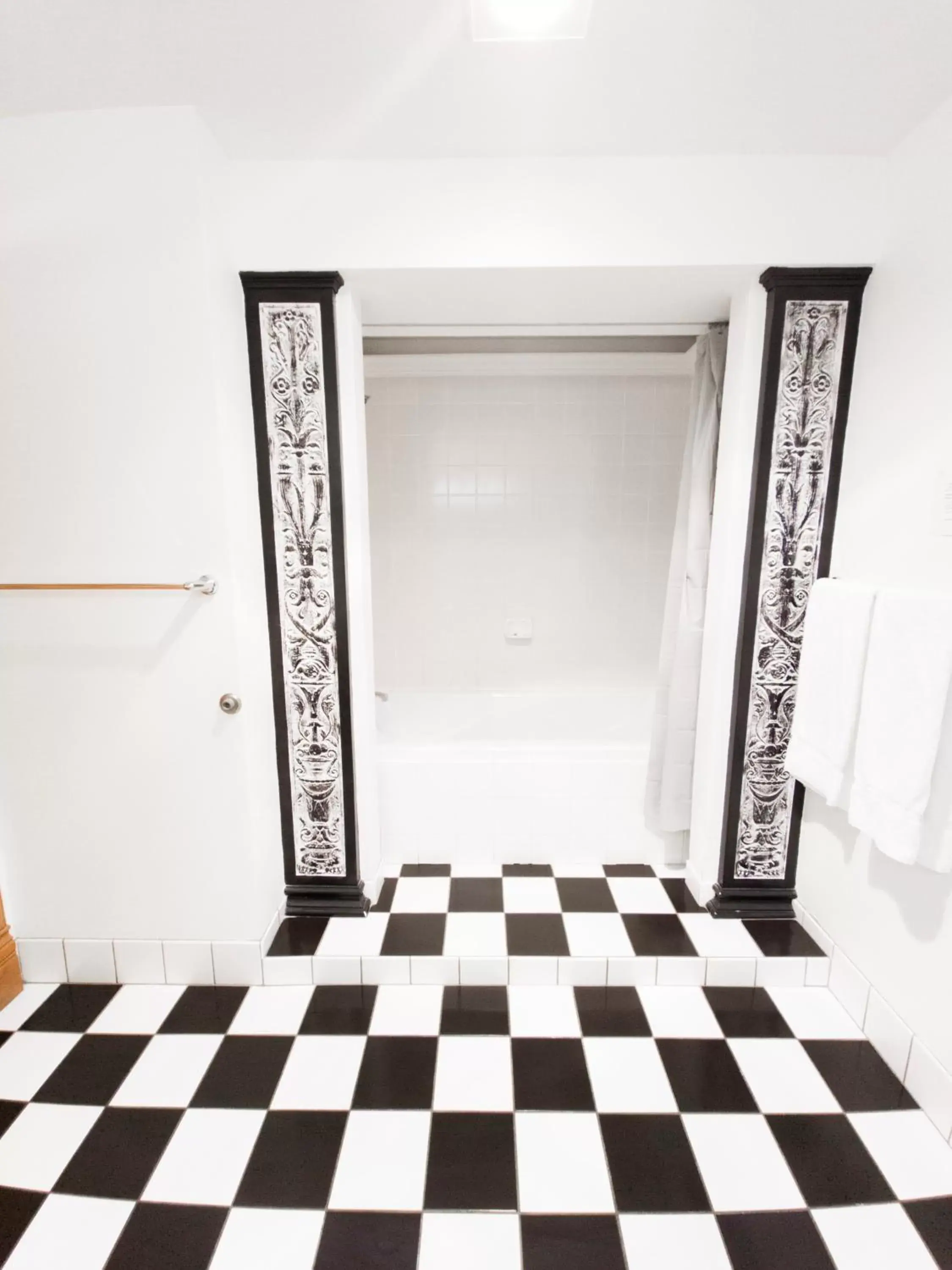 Bathroom in Nuk's Executive Suites