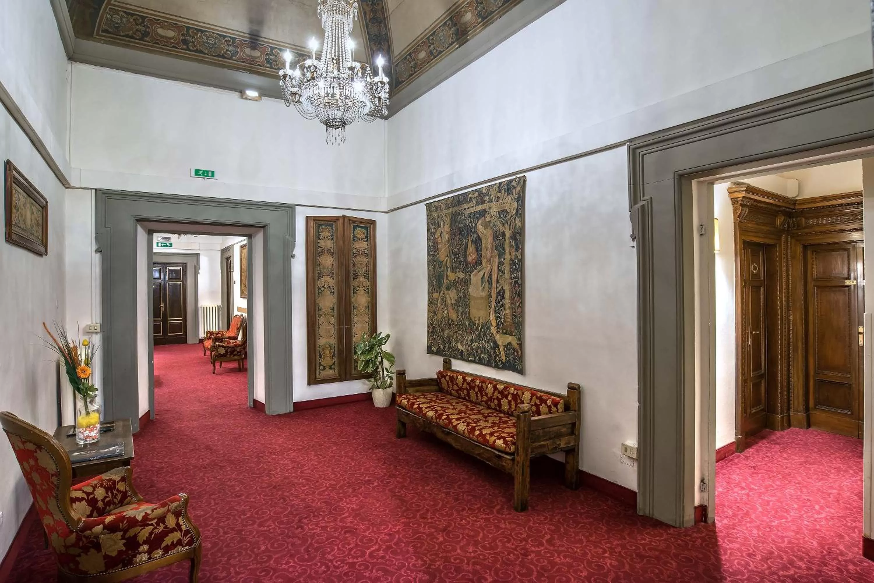 Area and facilities in Hotel Paris