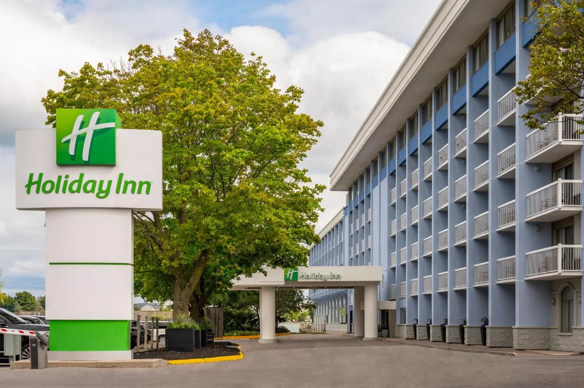 Property Building in Holiday Inn Kingston - Waterfront, an IHG Hotel