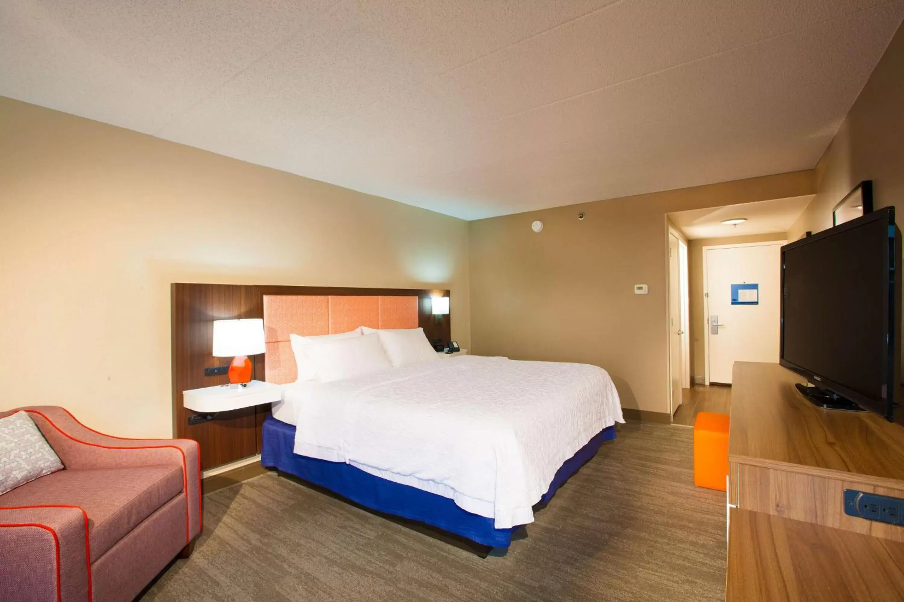 Bedroom, Bed in Hampton Inn Pennsville