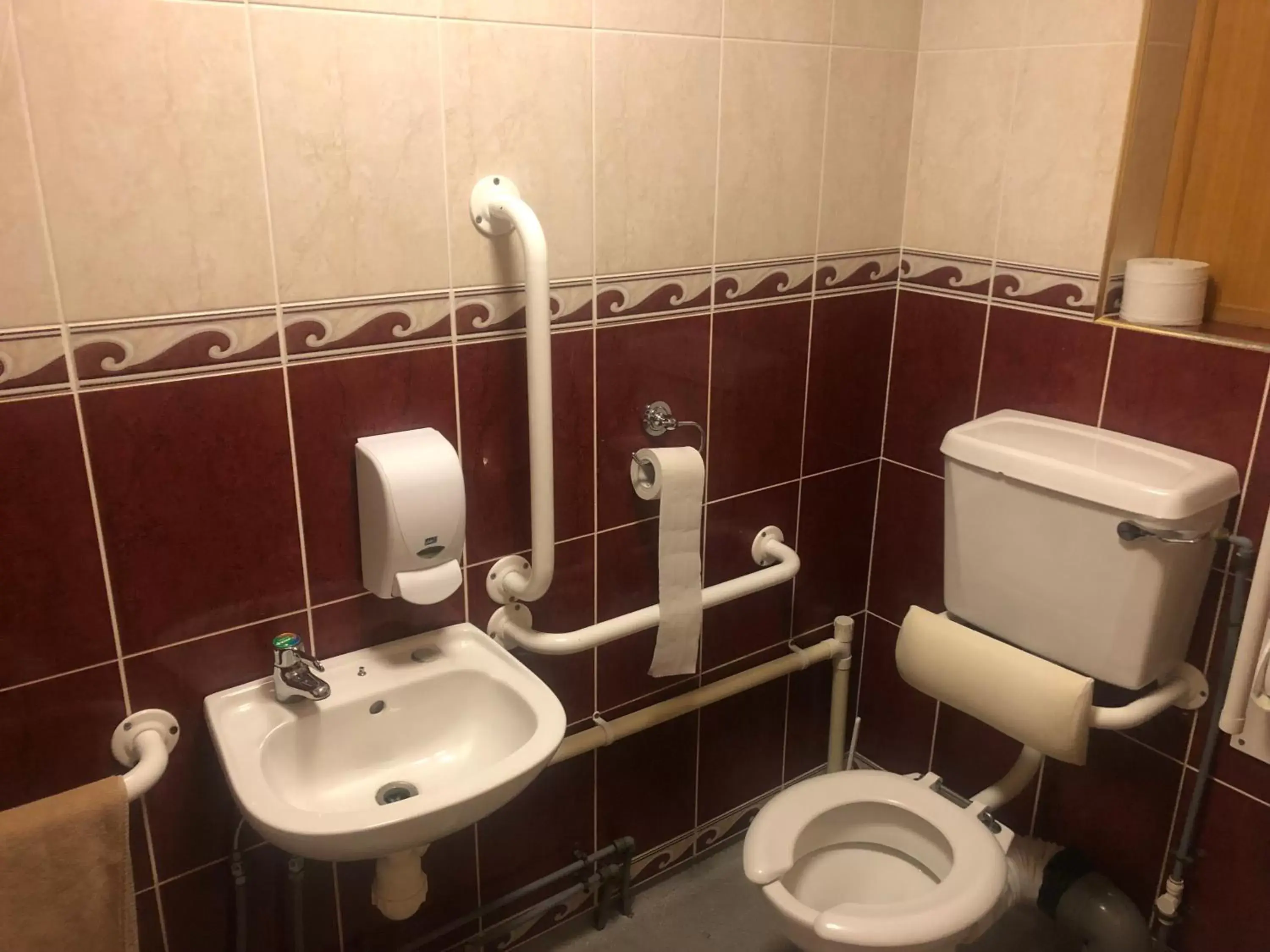 Bathroom in Bessemer Hotel