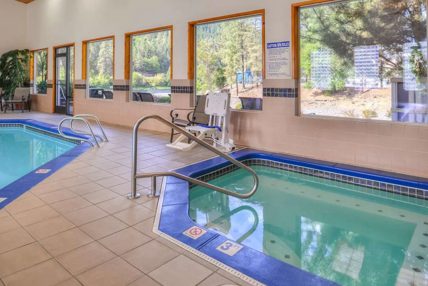 Swimming Pool in Best Western Lodge at River's Edge