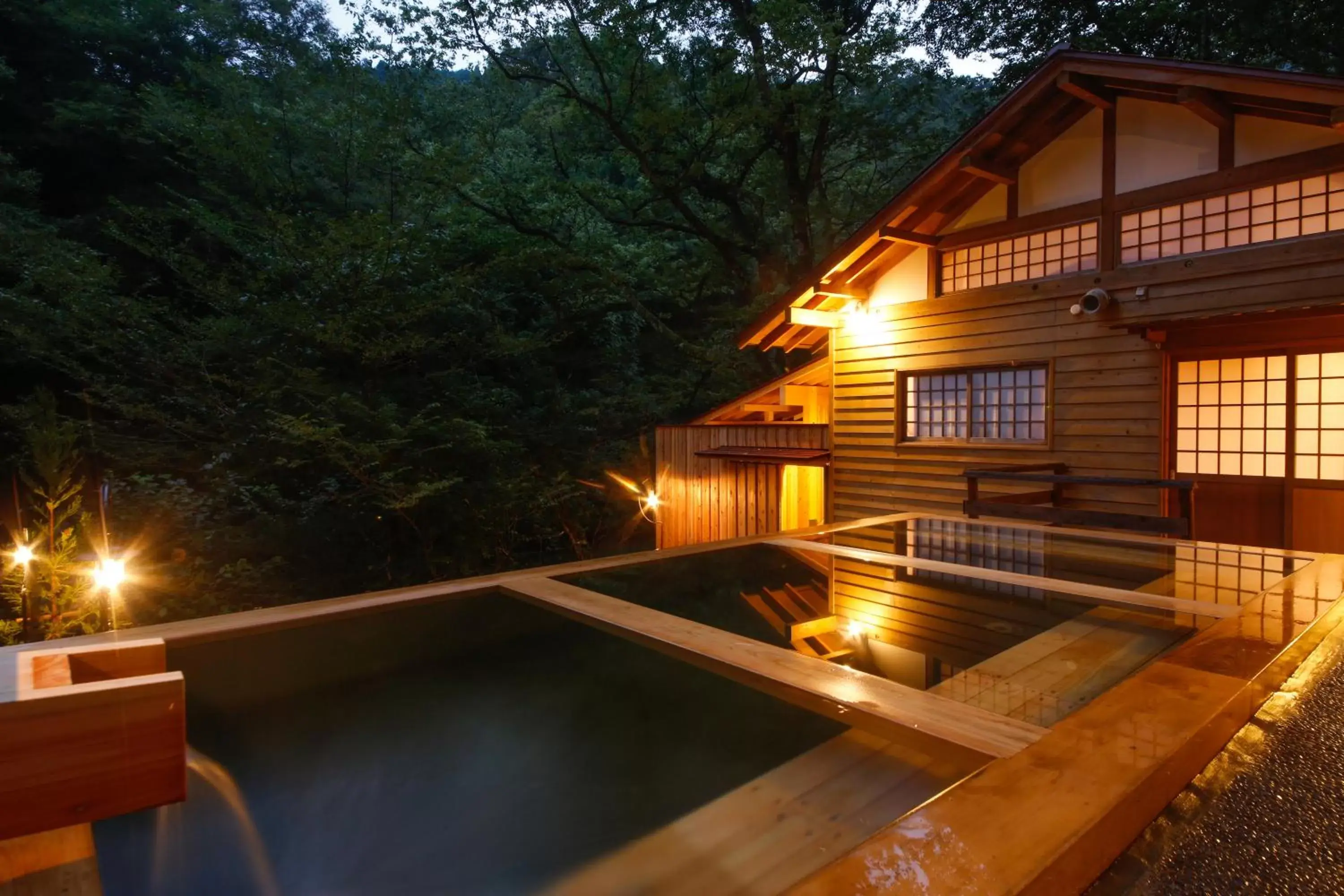 Hot Spring Bath, Swimming Pool in Yamanaka Onsen Hanatsubaki                                                 