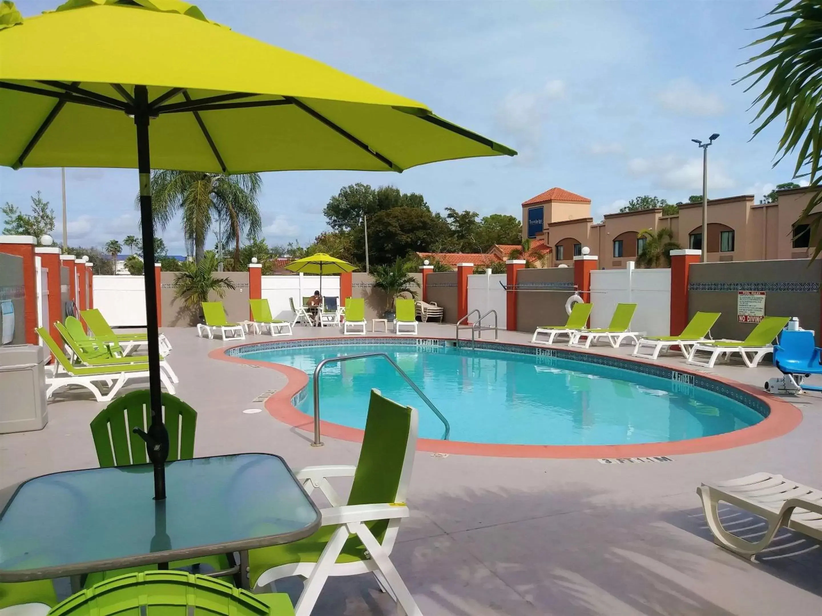 On site, Swimming Pool in Quality Suites Fort Myers Airport I-75