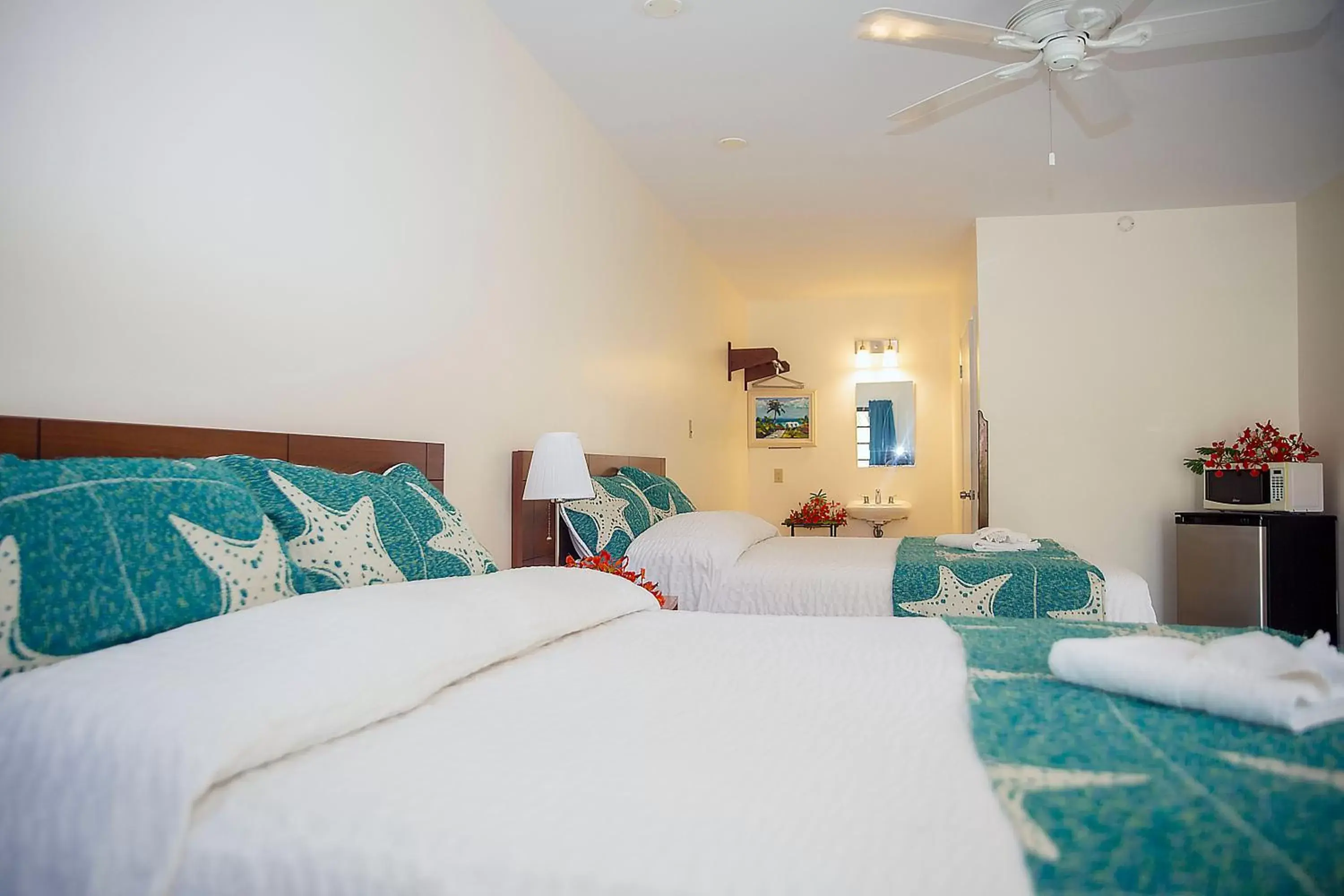 Bedroom, Bed in Orange Hill Beach Inn