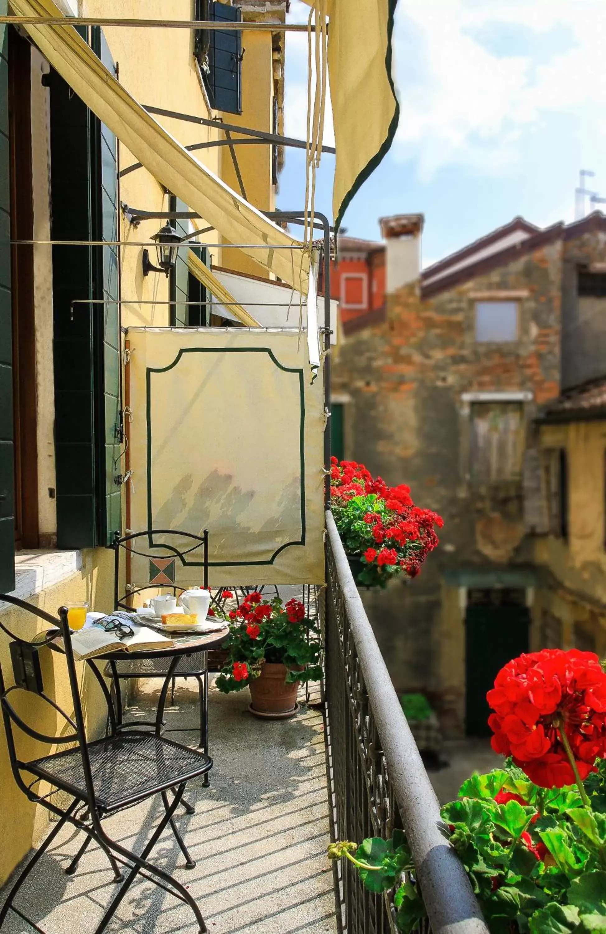 Balcony/Terrace in Apostoli Palace