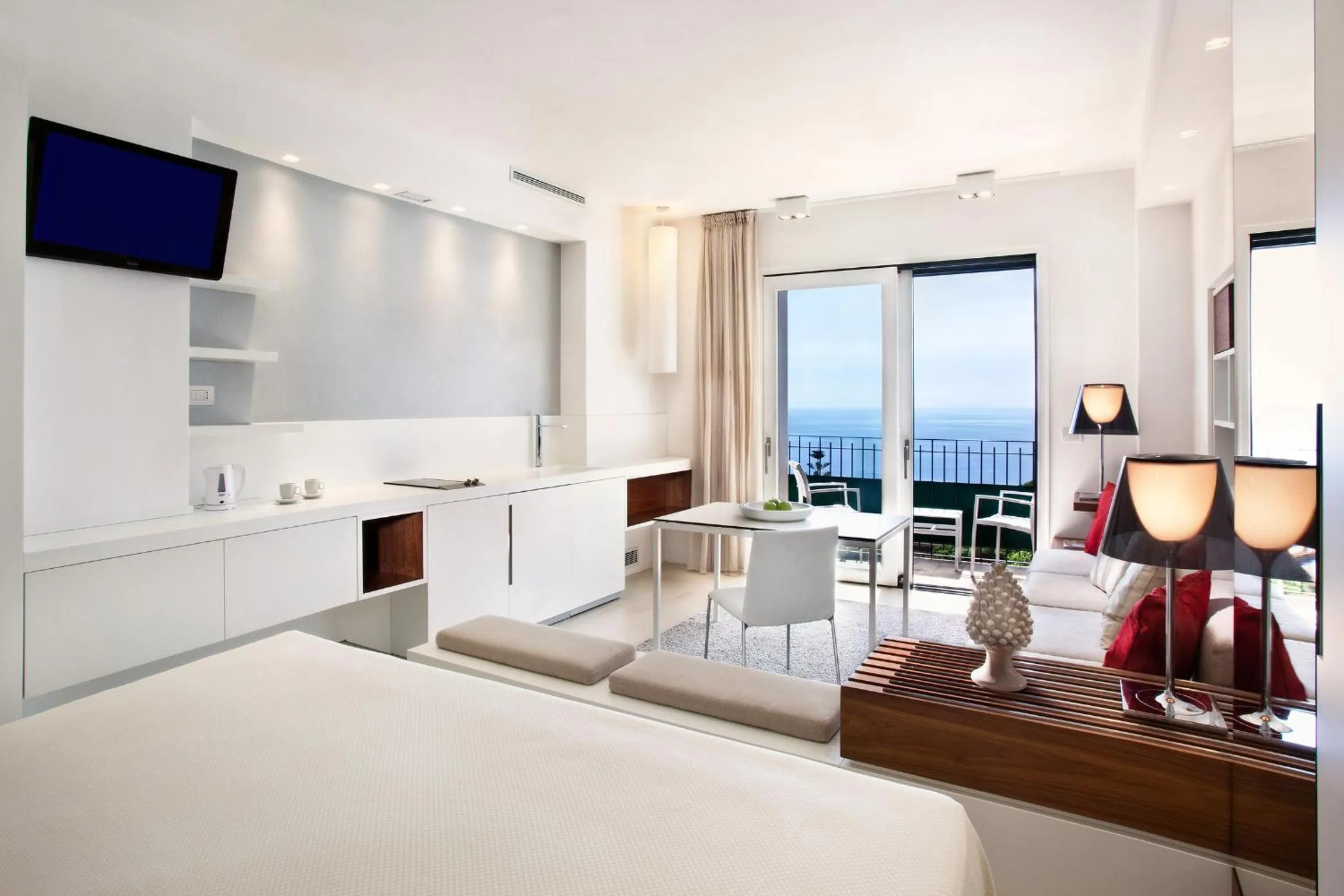 Balcony/Terrace, Bed in Hotel Villa Belvedere