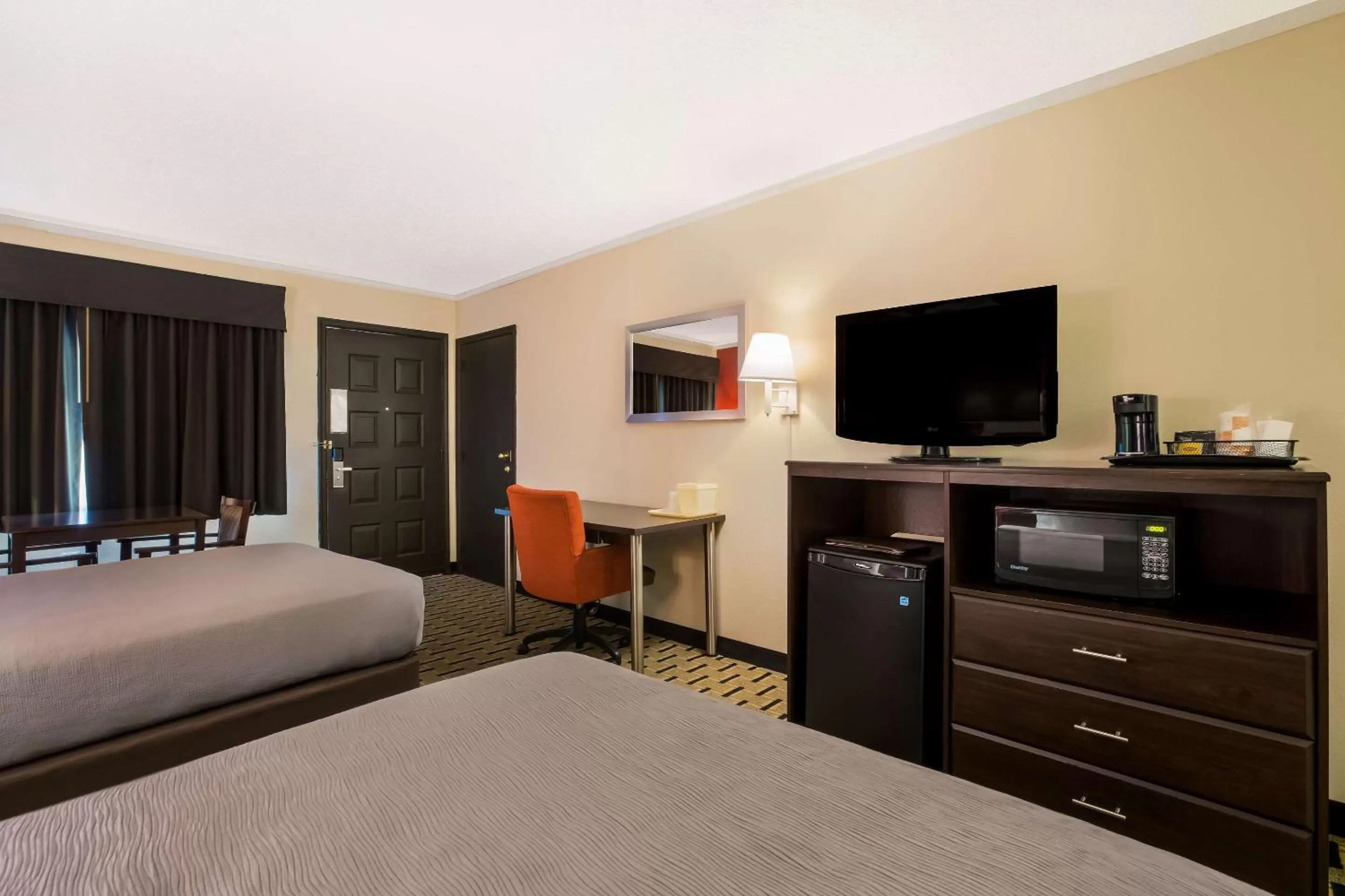 Bedroom, Bed in Quality Inn & Suites Millville