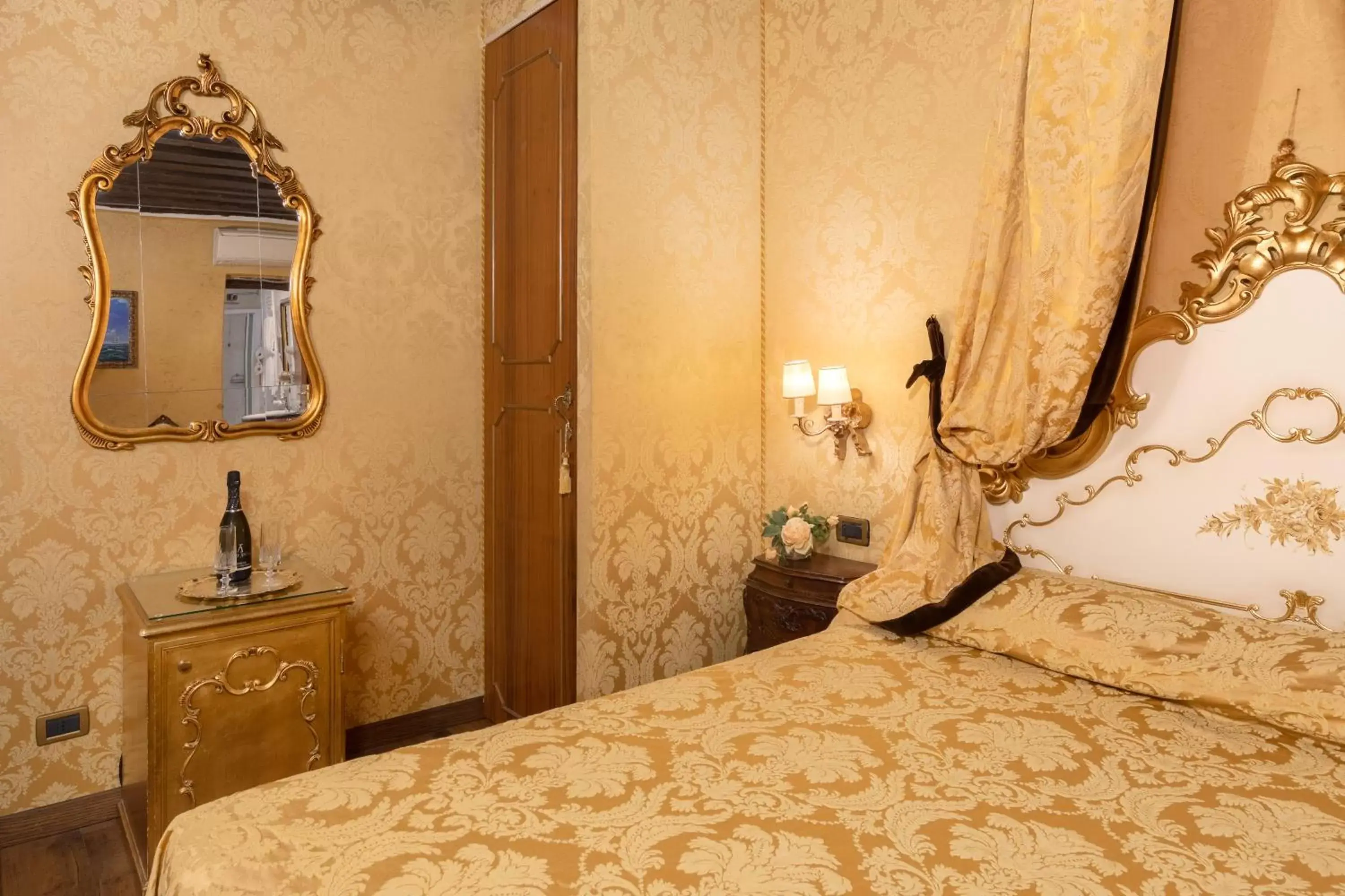 Photo of the whole room, Bed in Residenza La Loggia
