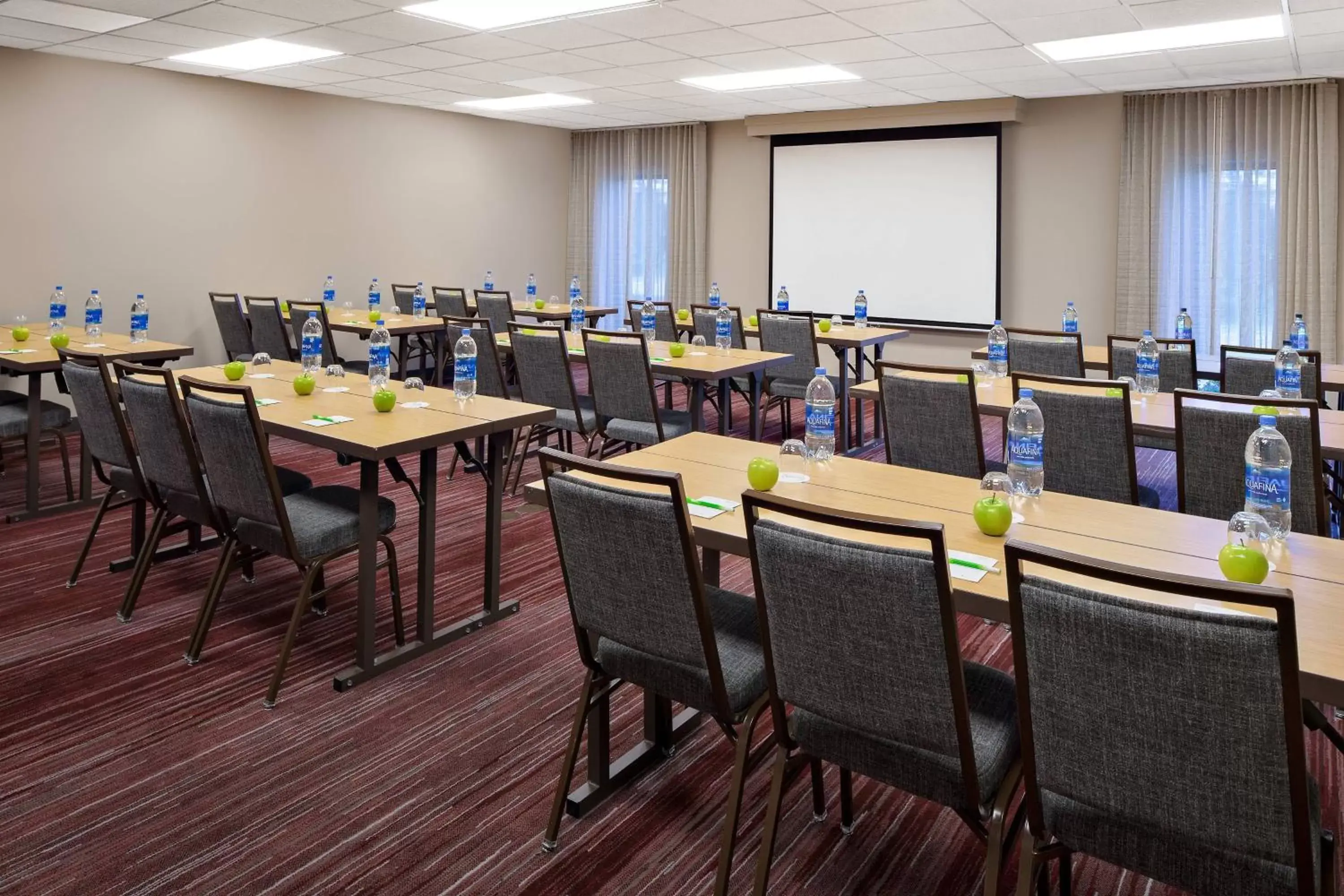 Meeting/conference room in Courtyard by Marriott Pittsburgh Airport