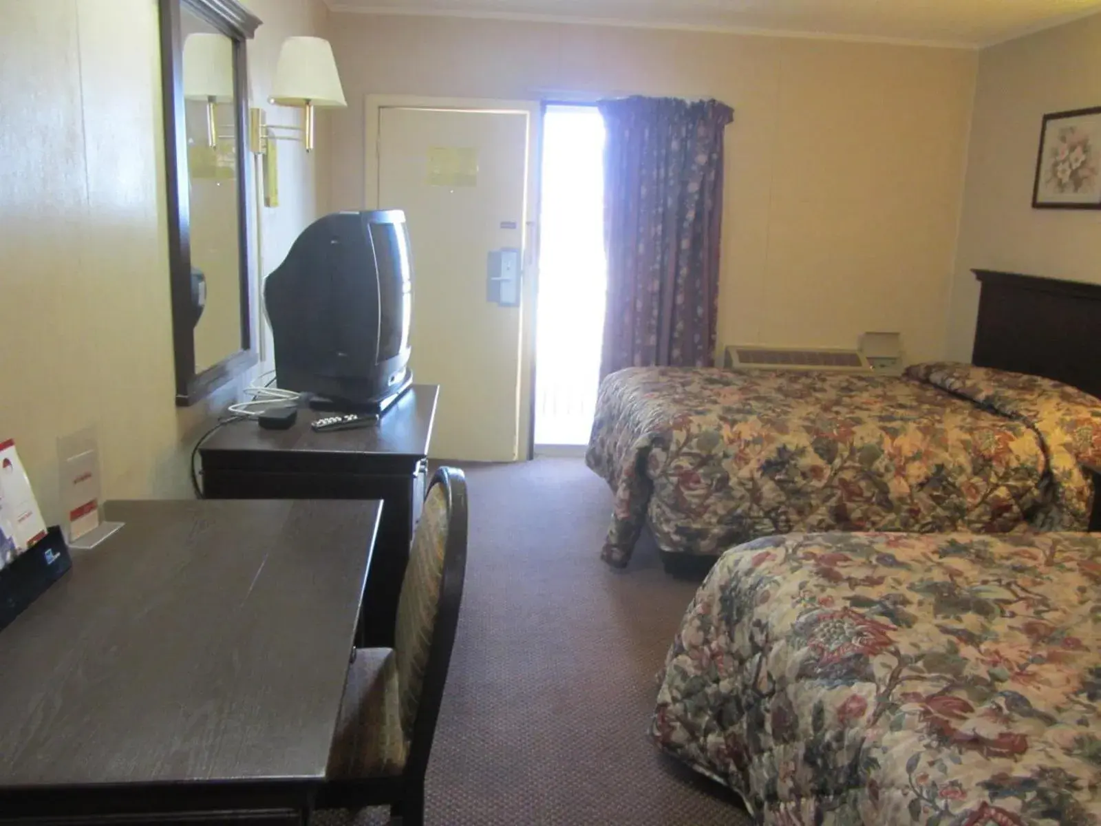 Bed in Super 8 by Wyndham Lubbock Civic Center North